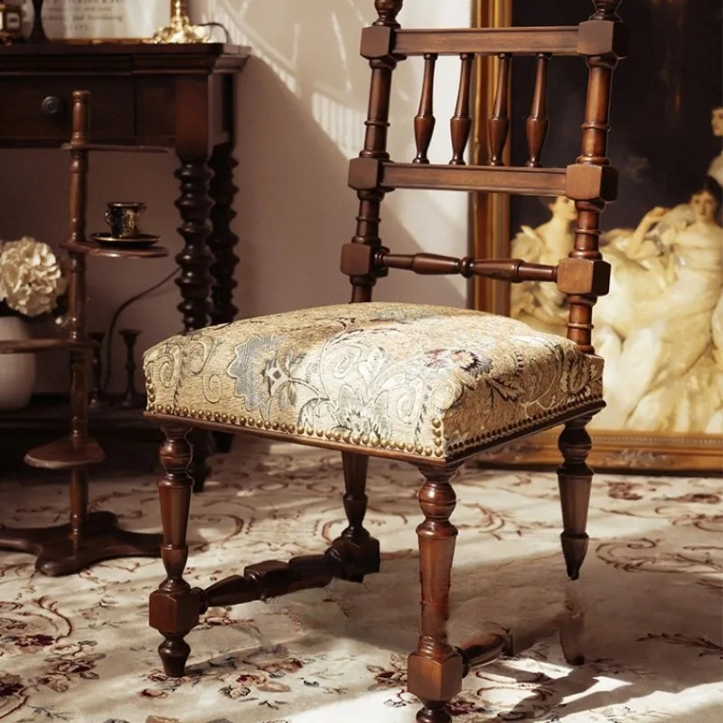 Medieval solid wood dining chair French retro chair American designer furniture Republic of China style single sofa
Medieval solid wood dining chair French retro chair American designer furniture Republic of China style single sofa