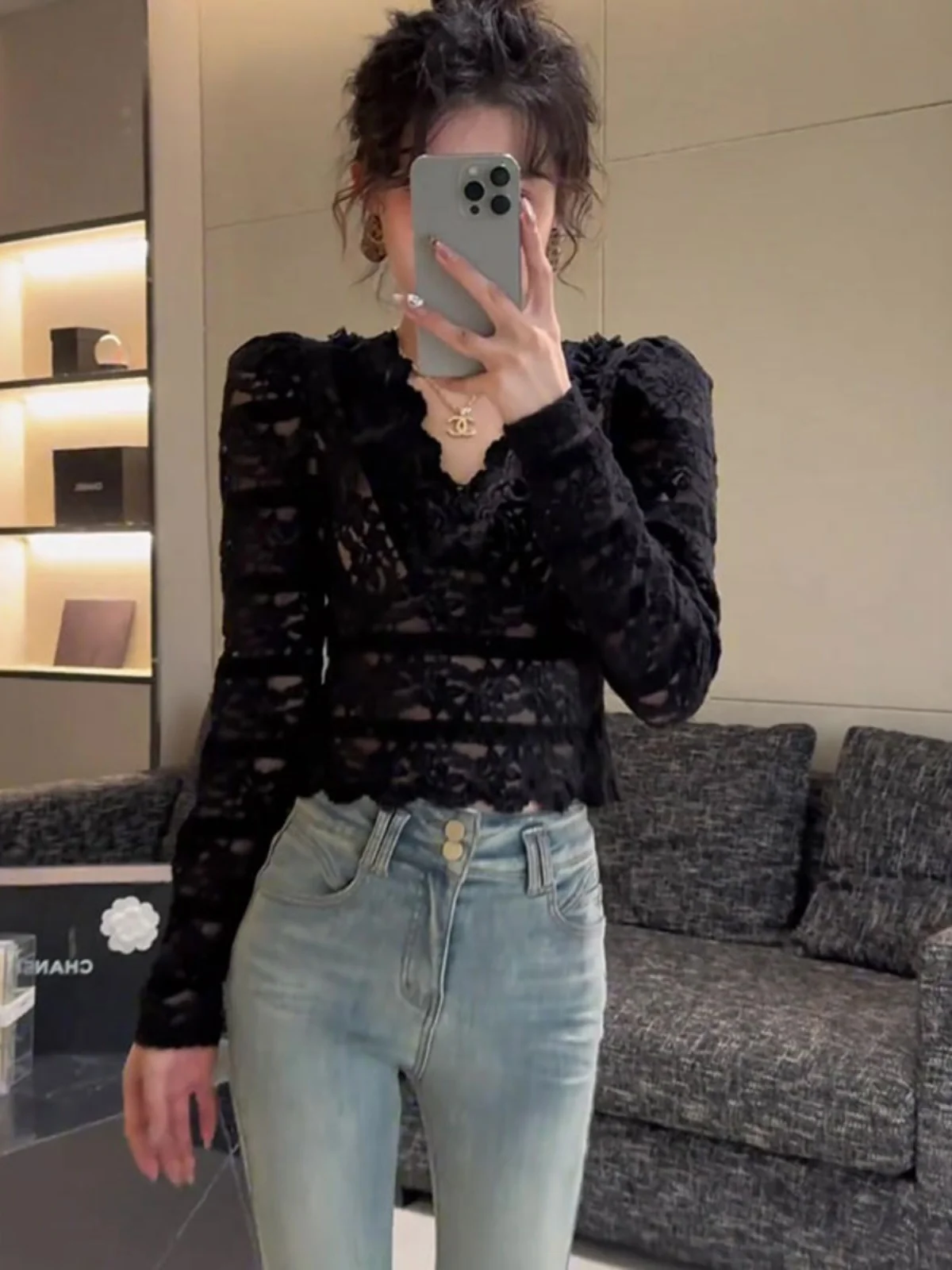 Ruffle Sleeve Short Lace Base Shirt Women's Autumn Winter Fur Inner Wear High-End Feel V-neck Bubble Sleeve Shirt Top
Ruffle Sleeve Short Lace Base Shirt Women's Autumn Winter Fur Inner Wear High-End Feel V-neck Bubble Sleeve Shirt Top