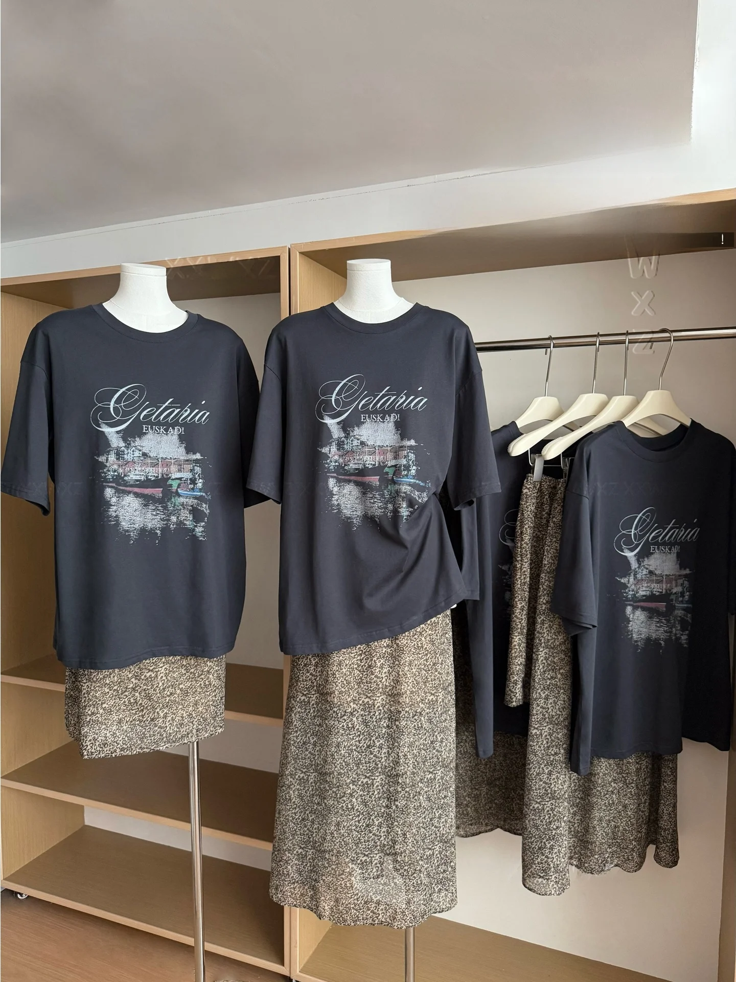 plus Size Women's Summer New Tight Waist Leopard Print Series Half Skirt round Neck Loose T-Shirt Set High Waist A-Line Skirt
plus Size Women's Summer New Tight Waist Leopard Print Series Half Skirt round Neck Loose T-Shirt Set High Waist A-Line Skirt
