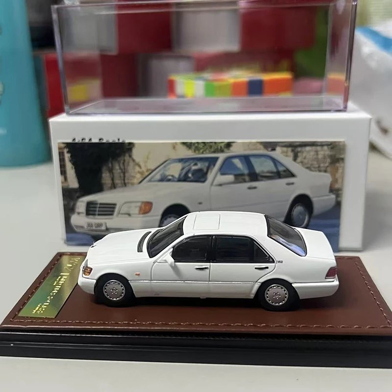 Масштабная модель автомобиля WTX 1:64 600SEL W140 White Tiger Head из сплава, коллекционный сувенир, подарок, настольное украшение
Масштабная модель автомобиля WTX 1:64 600SEL W140 White Tiger Head из сплава, коллекционный сувенир, подарок, настольное украшение