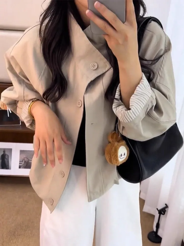Korean Style Women's Loose Fit Stripe Pattern Stand Collar Jacket Autumn Fashion Outerwear Casual Short Coat Spring Top
Korean Style Women's Loose Fit Stripe Pattern Stand Collar Jacket Autumn Fashion Outerwear Casual Short Coat Spring Top