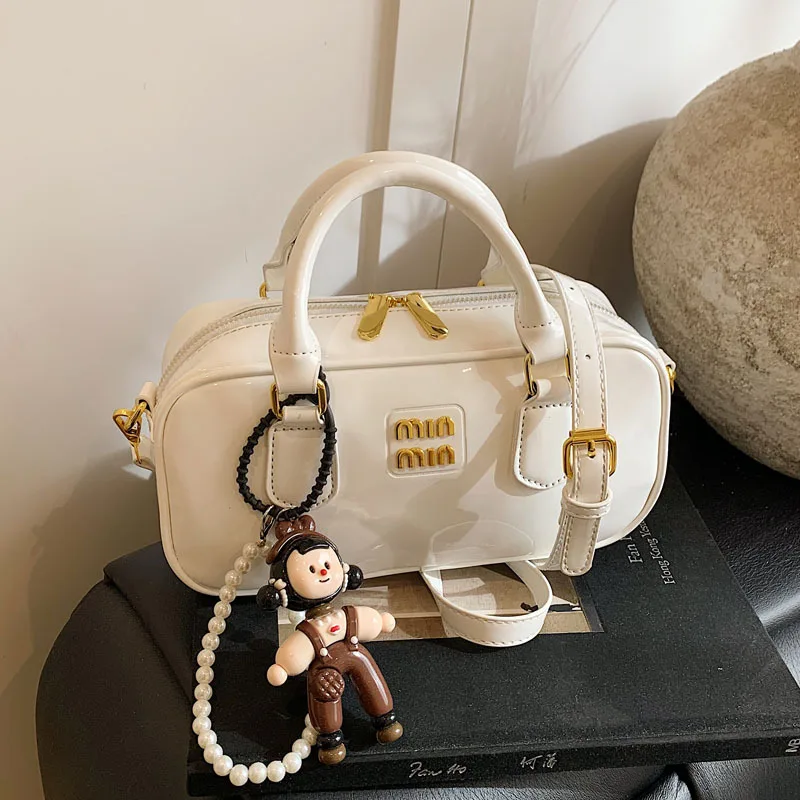 Chic Solid Color Tote Bag 2025 Spacious Shoulder Purse for Women, All-in-One Square Crossbody Bag for Daily Commute
Chic Solid Color Tote Bag 2025 Spacious Shoulder Purse for Women, All-in-One Square Crossbody Bag for Daily Commute