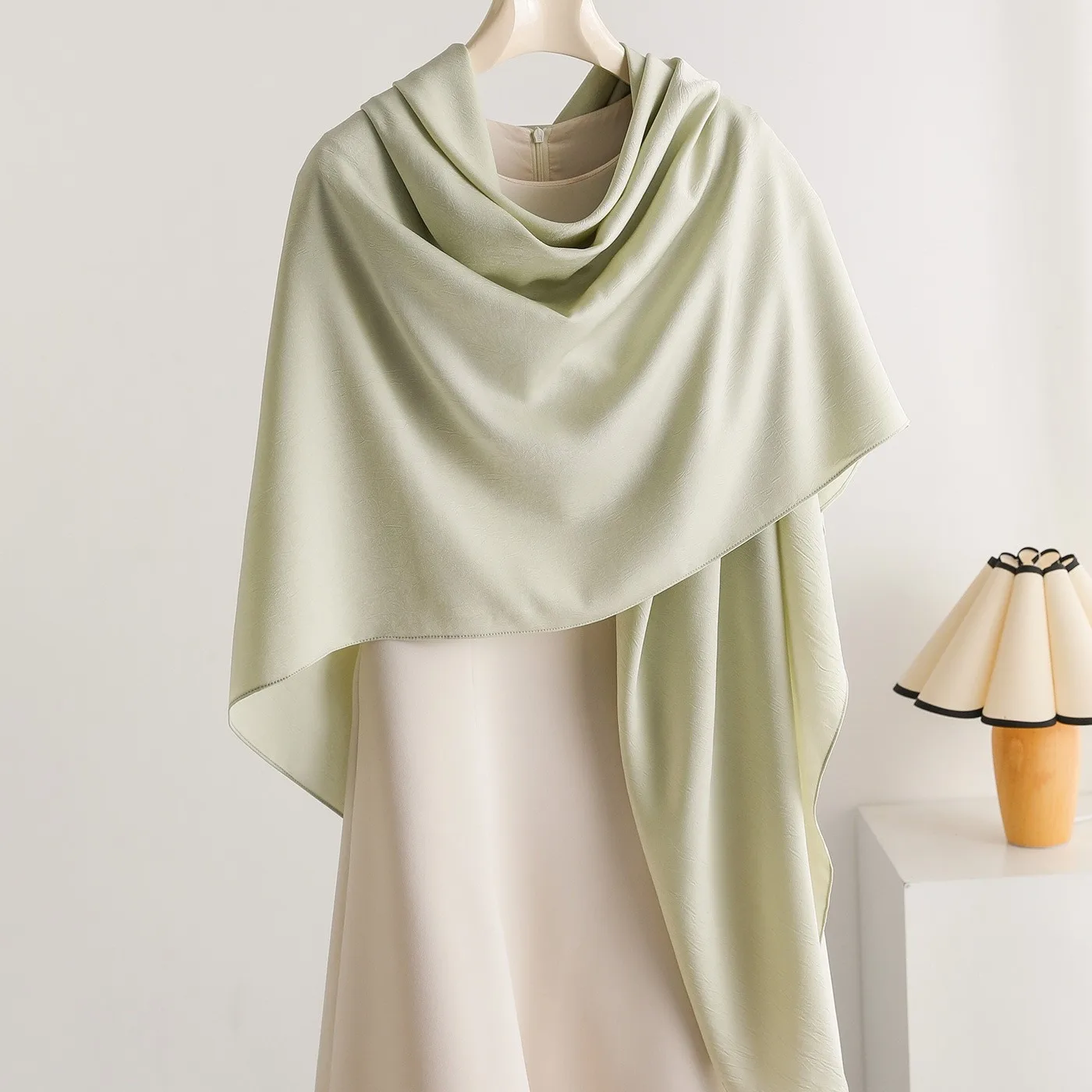 Large single-color summer lightweight women's sun protection shawl vintage style with ice crack pattern solid color shawl
Large single-color summer lightweight women's sun protection shawl vintage style with ice crack pattern solid color shawl
