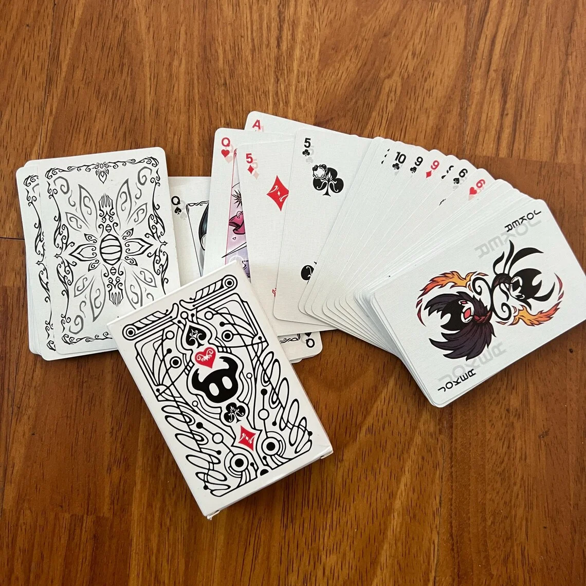 Hollow Knight Standard Poker Cards Creative Board Game Set Black White Design Portable Party Supplies Family Collection Gift
Hollow Knight Standard Poker Cards Creative Board Game Set Black White Design Portable Party Supplies Family Collection Gift