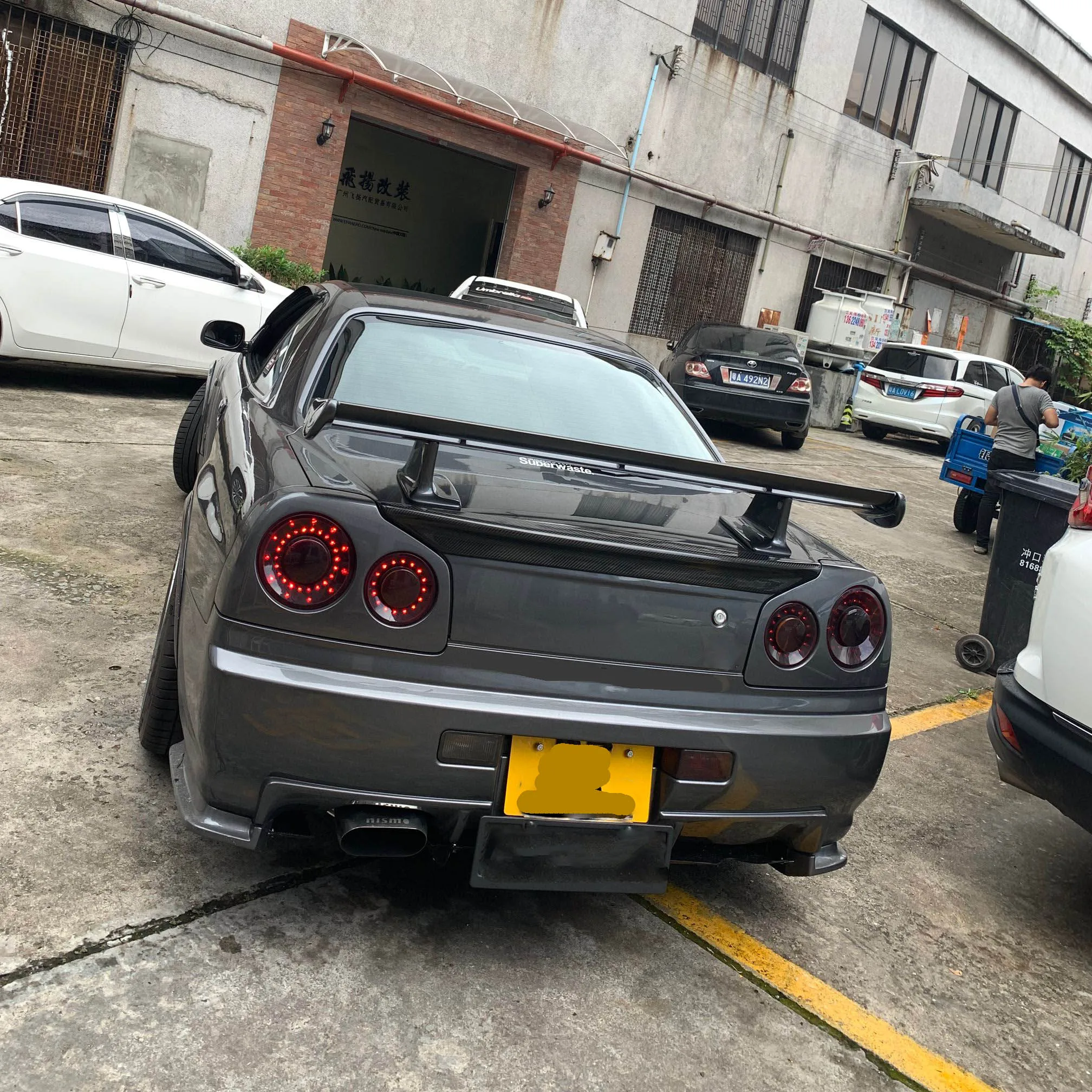 suitable for For Nissan R34 GTR GTT MI Style Carbon Fiber Rear Spoiler Trunk Wing Body Kit
suitable for For Nissan R34 GTR GTT MI Style Carbon Fiber Rear Spoiler Trunk Wing Body Kit