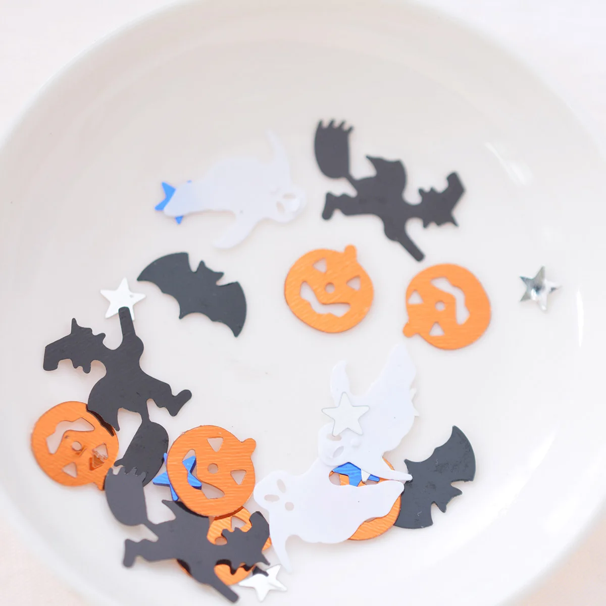 1 Pack 30g Bat Shaped Halloween Party Decorations Spooky Table Throwing Confetti for Anniversary Celebration
1 Pack 30g Bat Shaped Halloween Party Decorations Spooky Table Throwing Confetti for Anniversary Celebration