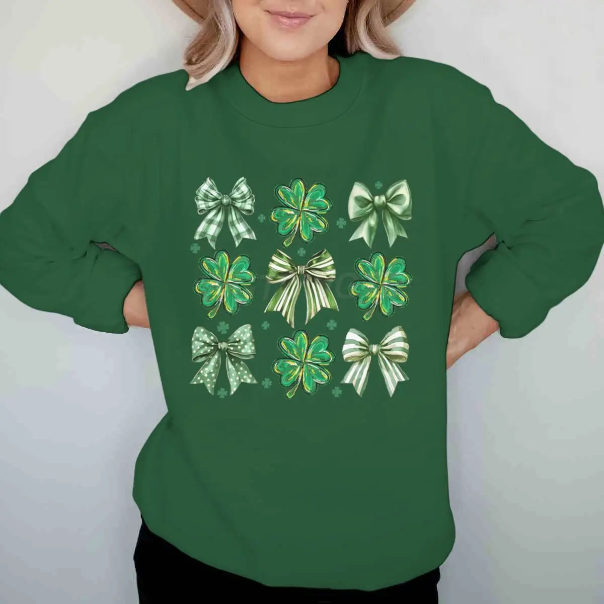 Толстовка с изображением трилистника и банта на день Святого Патрика, рубашка с длинными рукавами Lucky Clover, женский свитер с кокетливым бантом на день Святого Патрика
Толстовка с изображением трилистника и банта на день Святого Патрика, рубашка с длинными рукавами Lucky Clover, женский свитер с кокетливым бантом на день Святого Патрика