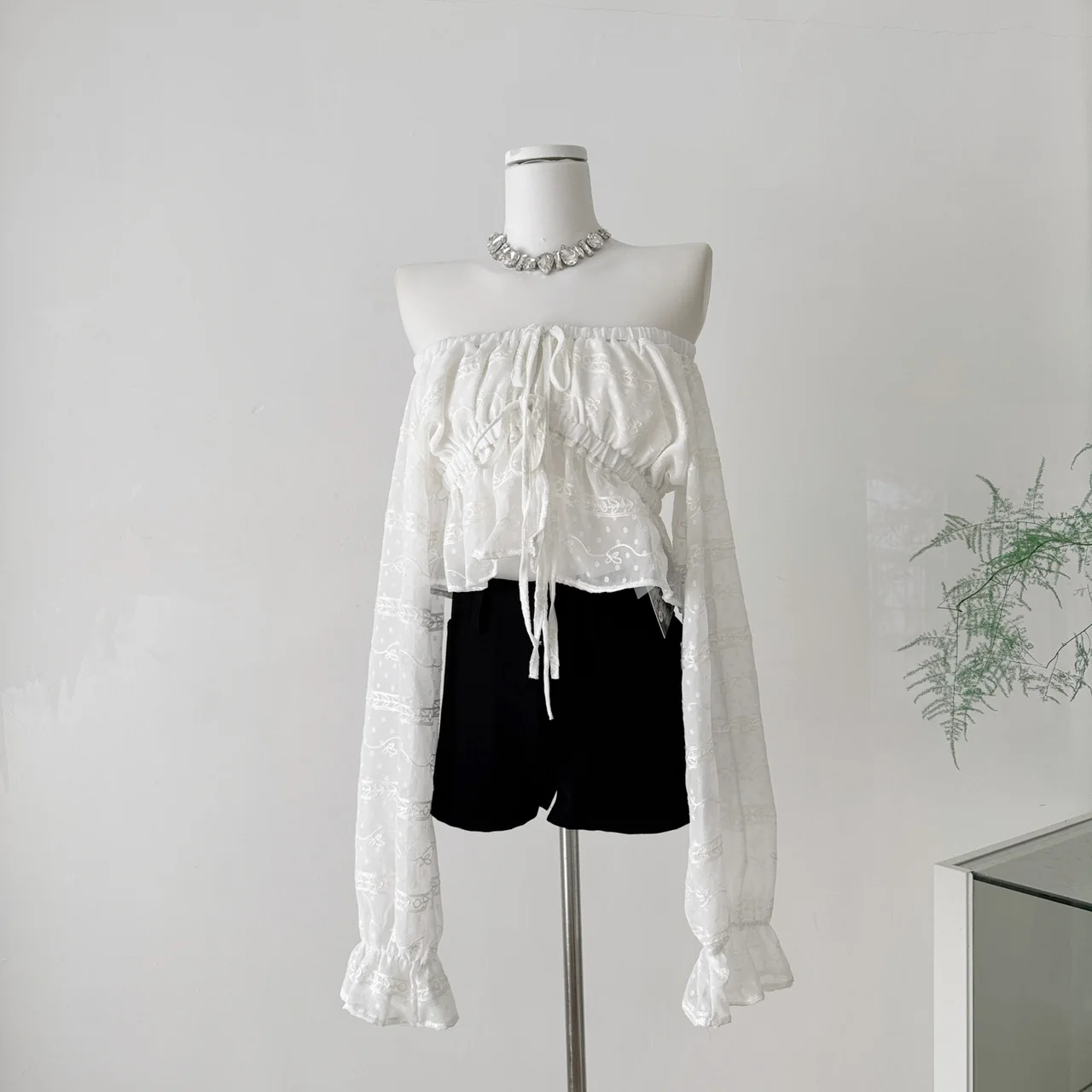 2025 Autumn Winter Women Shoujo Vintage Crop Shirt Long Sleeve Lace Blouse Ballet Core Tops 2000s New In Design Gyaru Coquette
2025 Autumn Winter Women Shoujo Vintage Crop Shirt Long Sleeve Lace Blouse Ballet Core Tops 2000s New In Design Gyaru Coquette
