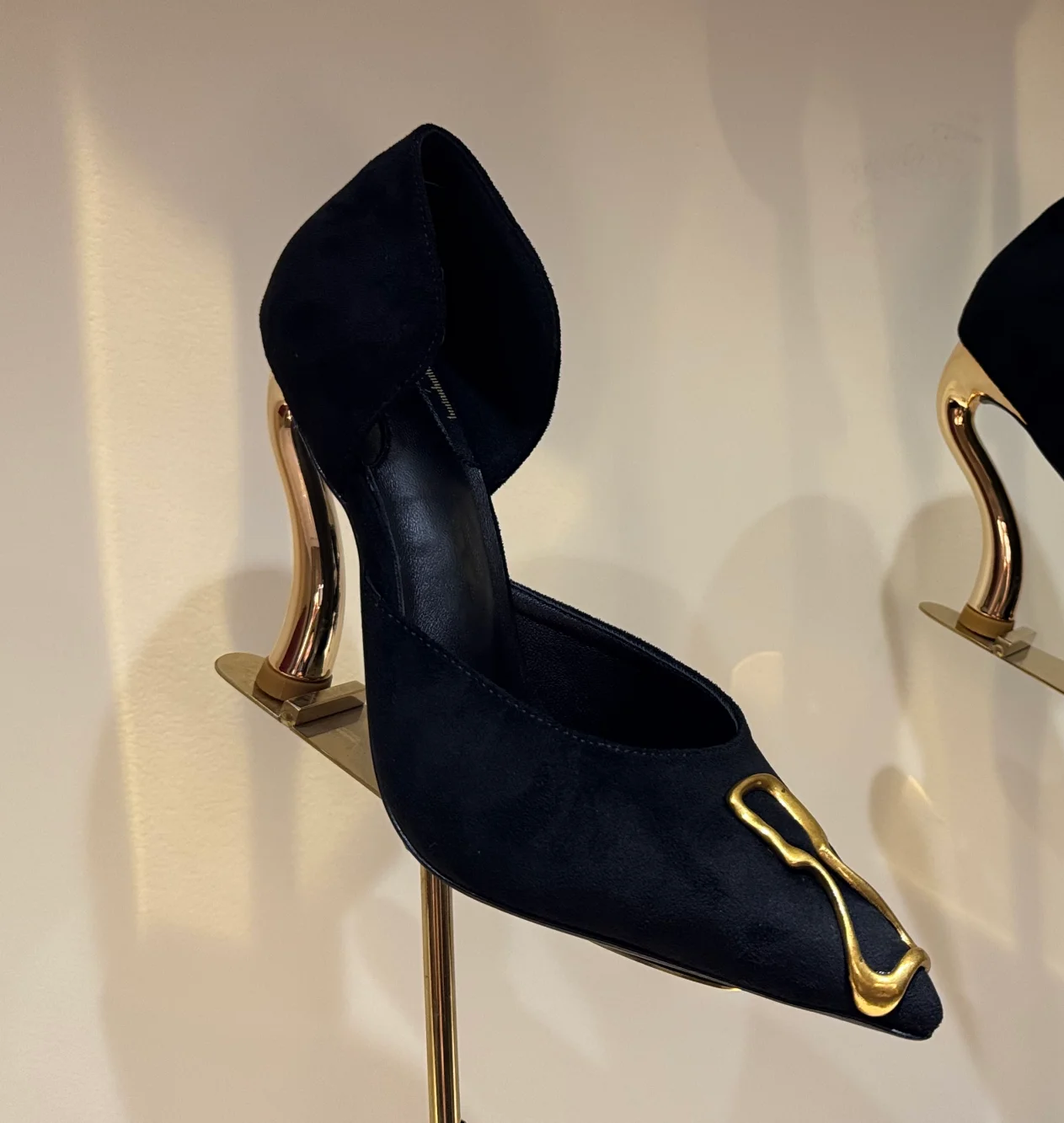 2024 Black Patent Leather Pointy Toe Pumps Stilettos High Heels Sexy Shoes for Women Solid Color Party Shoes Zapatos Mujere
2024 Black Patent Leather Pointy Toe Pumps Stilettos High Heels Sexy Shoes for Women Solid Color Party Shoes Zapatos Mujere