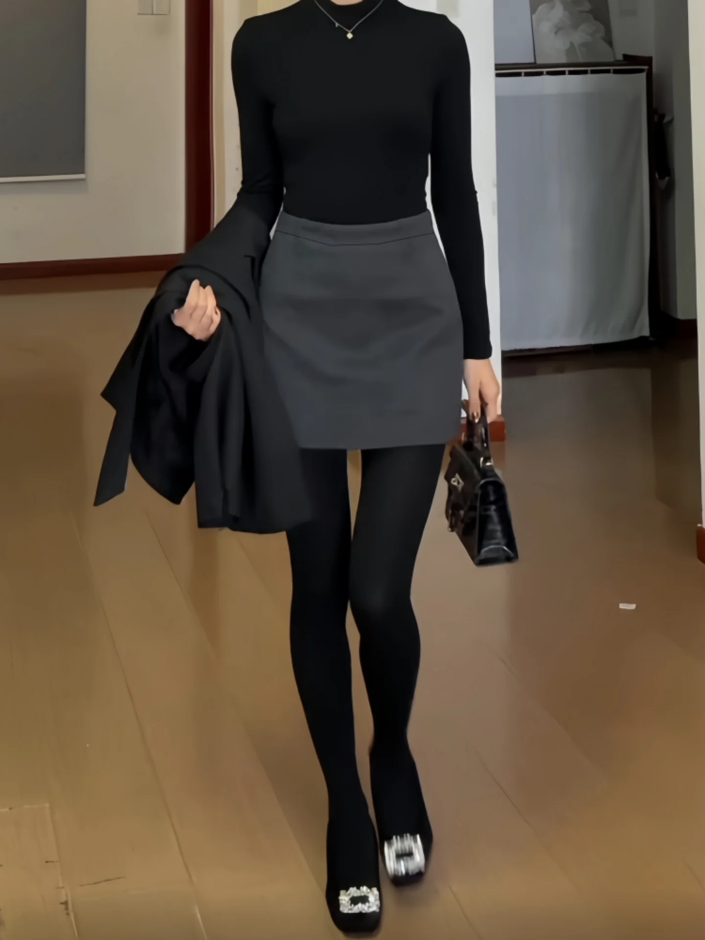 Женская шерстяная юбка больших размеров, А-силуэт, облегающая, с высокой талией, короткая, в корейском стиле, повседневная
Женская шерстяная юбка больших размеров, А-силуэт, облегающая, с высокой талией, короткая, в корейском стиле, повседневная