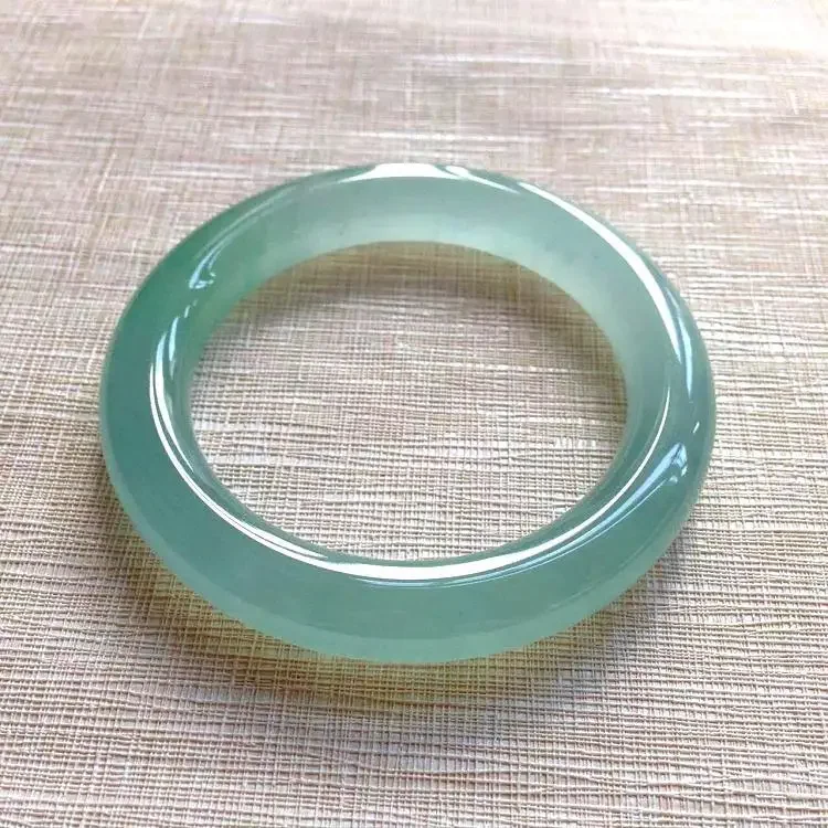 Jadeite associated ice water foam jade bracelet round bar blue water bleaching flower jade bracelet flat ring blue
Jadeite associated ice water foam jade bracelet round bar blue water bleaching flower jade bracelet flat ring blue