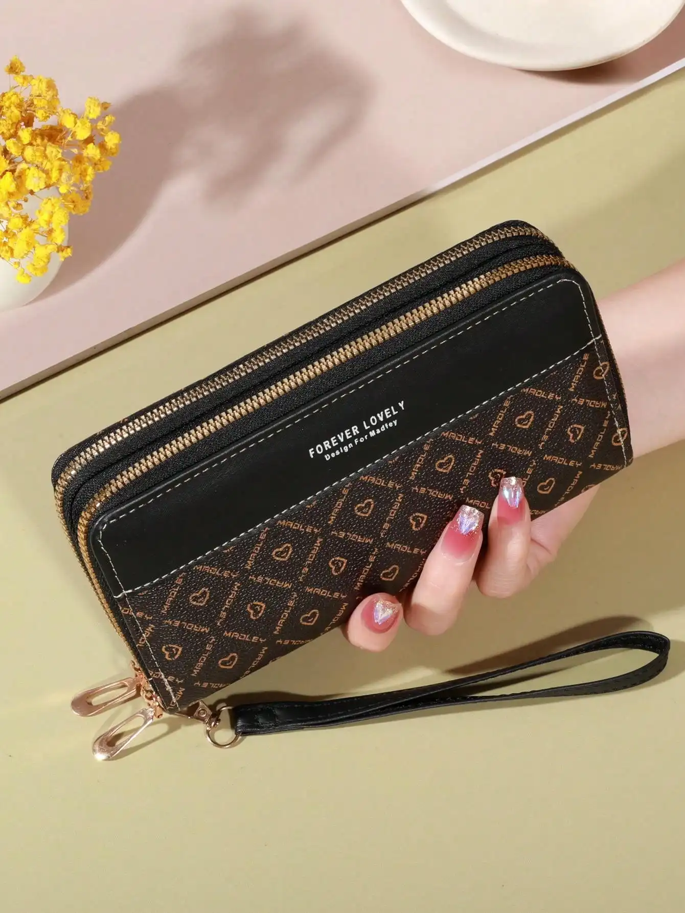 Elegant Touch Screen Crossbody Phone Bag – Chic Multi-Purpose Shoulder Wallet With Secure Zipper Fashionable PU Material Busines
Elegant Touch Screen Crossbody Phone Bag – Chic Multi-Purpose Shoulder Wallet With Secure Zipper Fashionable PU Material Busines