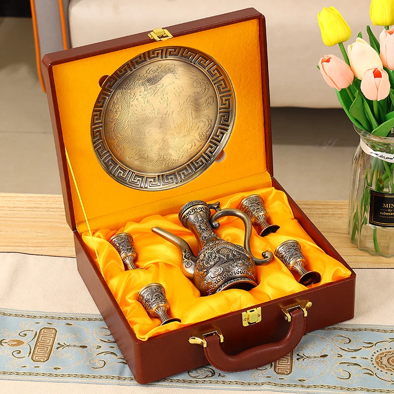 Ancient imitation brass wine pot, antique worship, antique wedding, bronze dragon and phoenix wine set
Ancient imitation brass wine pot, antique worship, antique wedding, bronze dragon and phoenix wine set