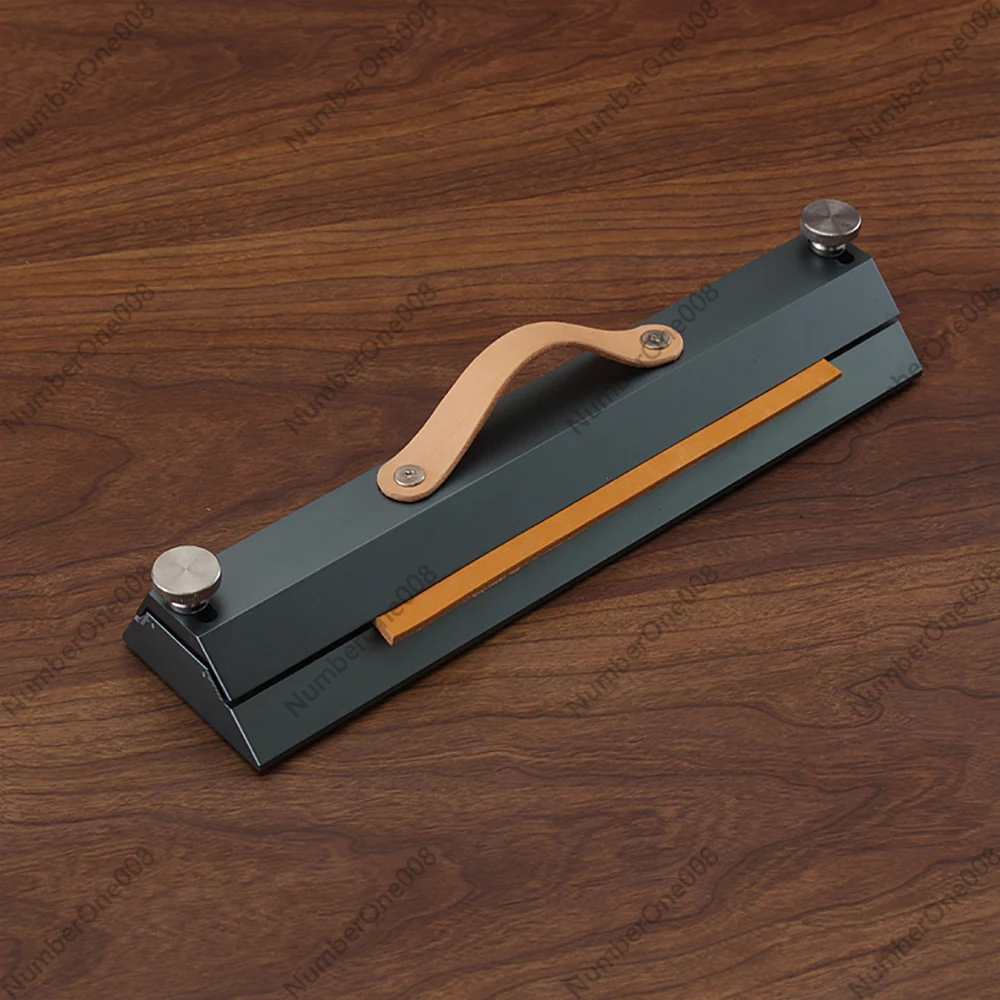 Handmade Leather Box End Cutting Jig, Leather Suture Cutter, Stitching Clamp Holder, 25x0.8cm, 45 ° & 60 °
Handmade Leather Box End Cutting Jig, Leather Suture Cutter, Stitching Clamp Holder, 25x0.8cm, 45 ° & 60 °