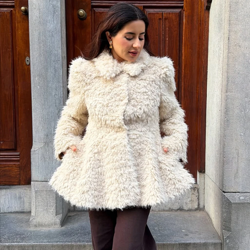 Tuularose White Fur Coat Women's Fashion Plush Patchwork Collar Slim Jacket Casual Thickened Warm Winter New Female Fur Outwear
Tuularose White Fur Coat Women's Fashion Plush Patchwork Collar Slim Jacket Casual Thickened Warm Winter New Female Fur Outwear