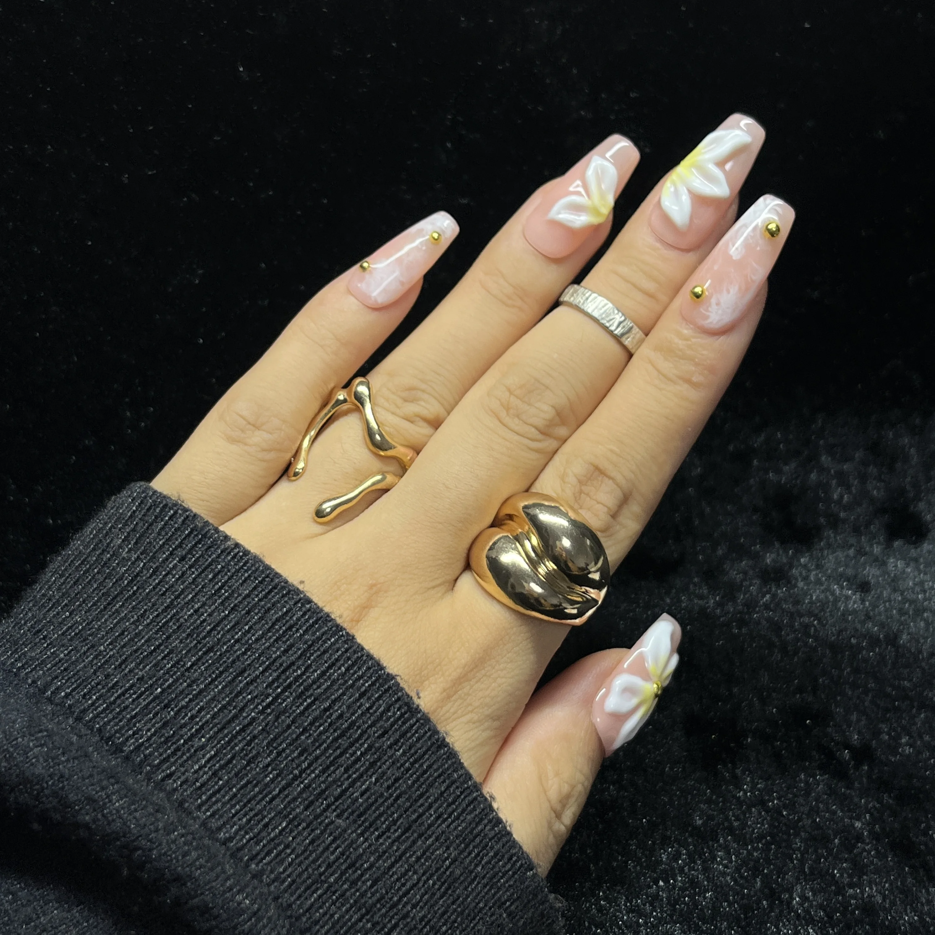 10PCS Handmade 3D Gold Floral Nails Coffin Hot Pink Nude with Rhinestone Details Press on Nails Sweet Cool False Nails for Women
10PCS Handmade 3D Gold Floral Nails Coffin Hot Pink Nude with Rhinestone Details Press on Nails Sweet Cool False Nails for Women