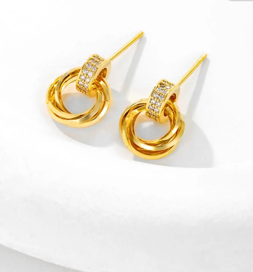 2PCS Small Circle Stud Earrings for Women Korean Fashion Gold Color Twists Ring Earring Crystal Jewelry Accessories F1799
2PCS Small Circle Stud Earrings for Women Korean Fashion Gold Color Twists Ring Earring Crystal Jewelry Accessories F1799