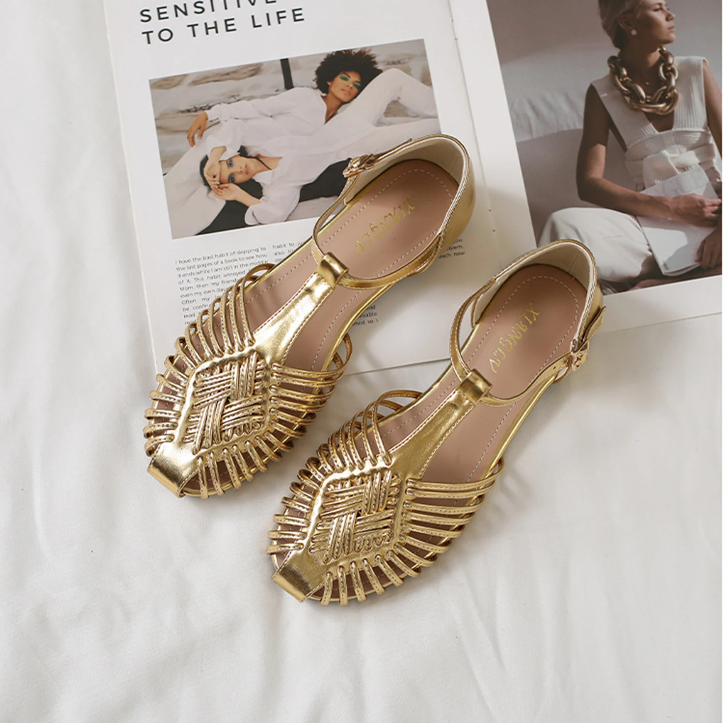 Luxury Women Flat Sandals Brand Designer Ankle Buckle Narrow Band Weave Hollow Summer Footwear Retro Roman Gladiator Sandalias
Luxury Women Flat Sandals Brand Designer Ankle Buckle Narrow Band Weave Hollow Summer Footwear Retro Roman Gladiator Sandalias