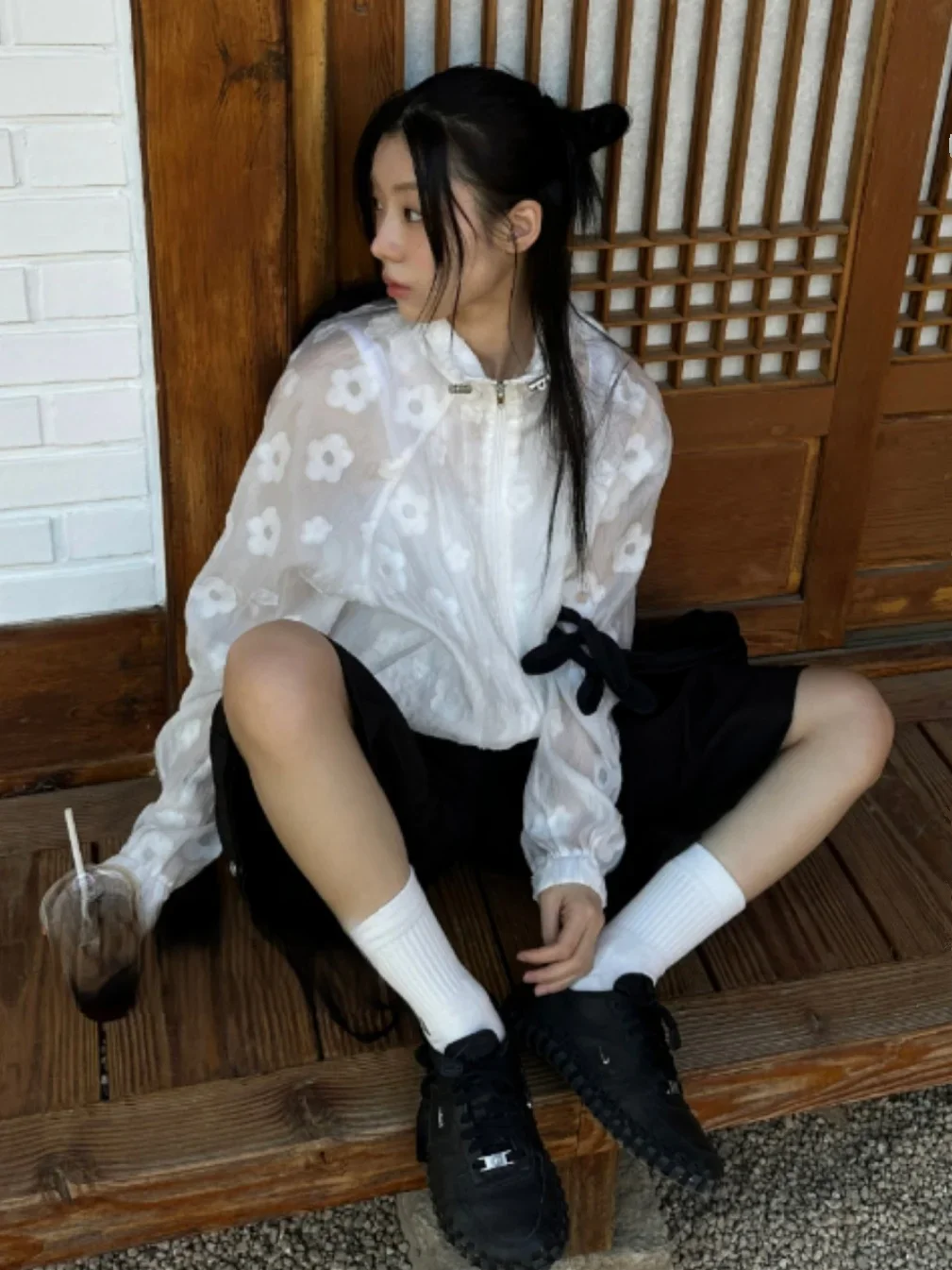 Elegant Retro Floral Print Hooded Women Thin Sun Protection Jacket Outwear Subculture Korean Clothing Outerwear Thin T-shirts
Elegant Retro Floral Print Hooded Women Thin Sun Protection Jacket Outwear Subculture Korean Clothing Outerwear Thin T-shirts