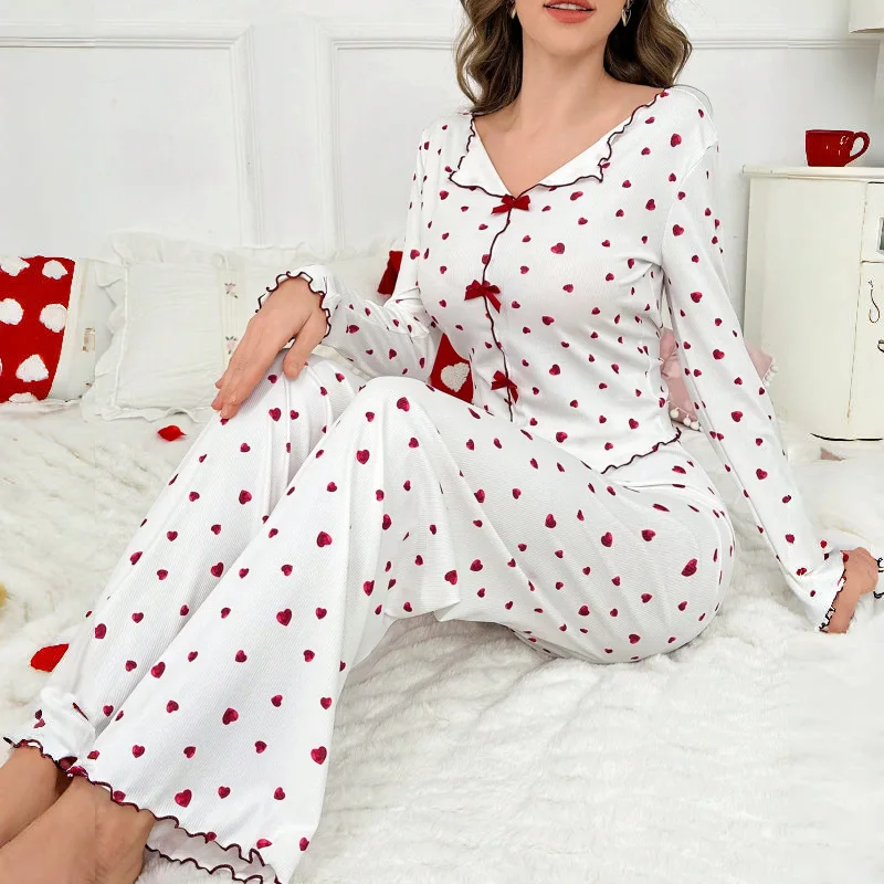 A two-piece set of long-sleeved and long pants for women, featuring heart-shaped printed lapel pajamas
A two-piece set of long-sleeved and long pants for women, featuring heart-shaped printed lapel pajamas