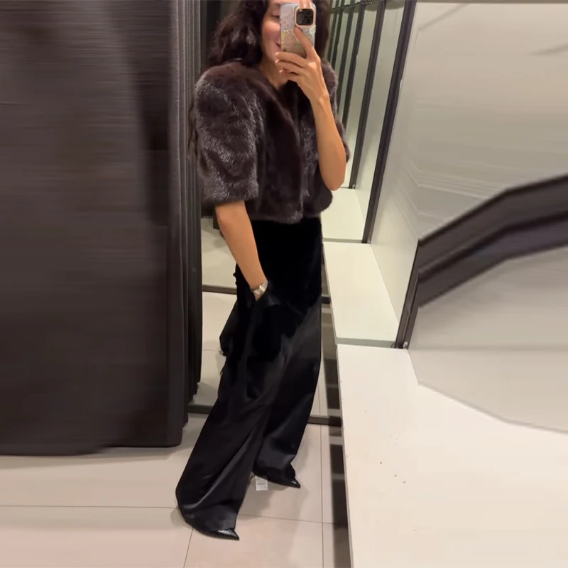 Элегантный кардиган из искусственного меха, модная теплая куртка высокого качества с круглым вырезом и длинными рукавами, новинка 2023 года, осенне-зимняя женская уличная одежда
Элегантный кардиган из искусственного меха, модная теплая куртка высокого качества с круглым вырезом и длинными рукавами, новинка 2023 года, осенне-зимняя женская уличная одежда