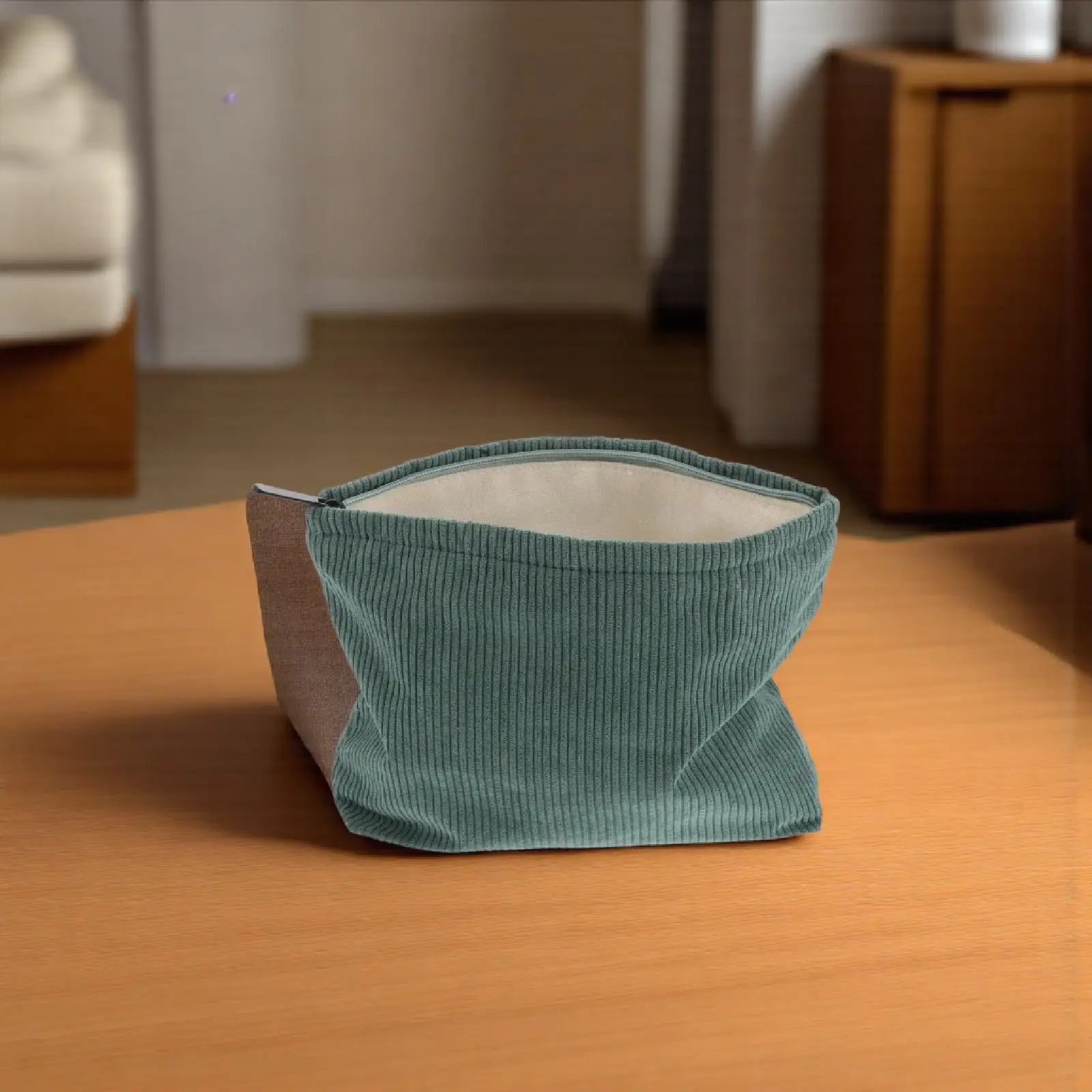 Вельветовая сумка большой емкости, губная помада, кошелек для телефона, женская дорожная сумка для хранения косметических аксессуаров
Вельветовая сумка большой емкости, губная помада, кошелек для телефона, женская дорожная сумка для хранения косметических аксессуаров