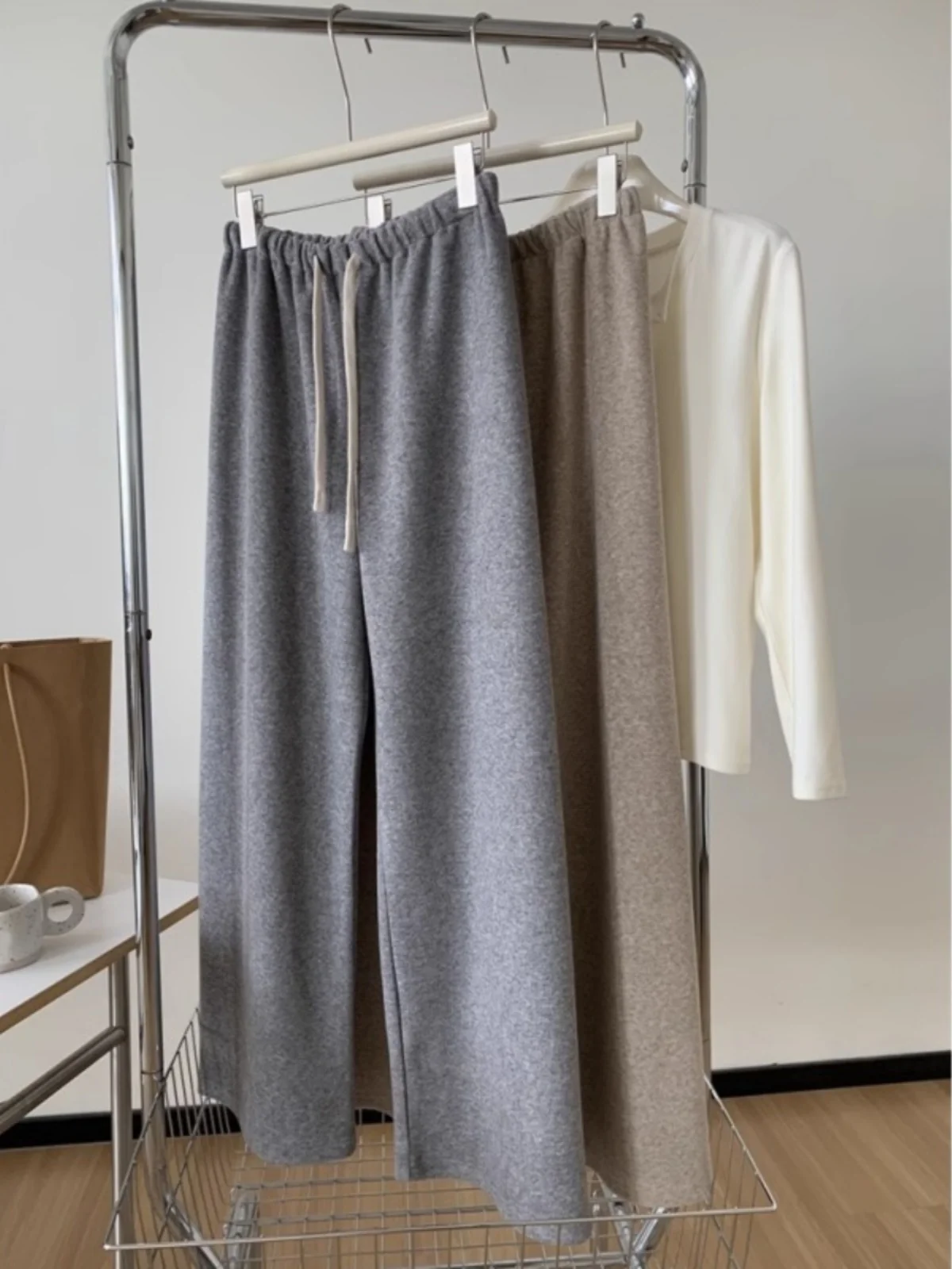 High Waist Straight Leg Pants Casual Towel Rice Noodle Women's Pants Autumn Winter Fashion plus Size Ladies Trousers
High Waist Straight Leg Pants Casual Towel Rice Noodle Women's Pants Autumn Winter Fashion plus Size Ladies Trousers