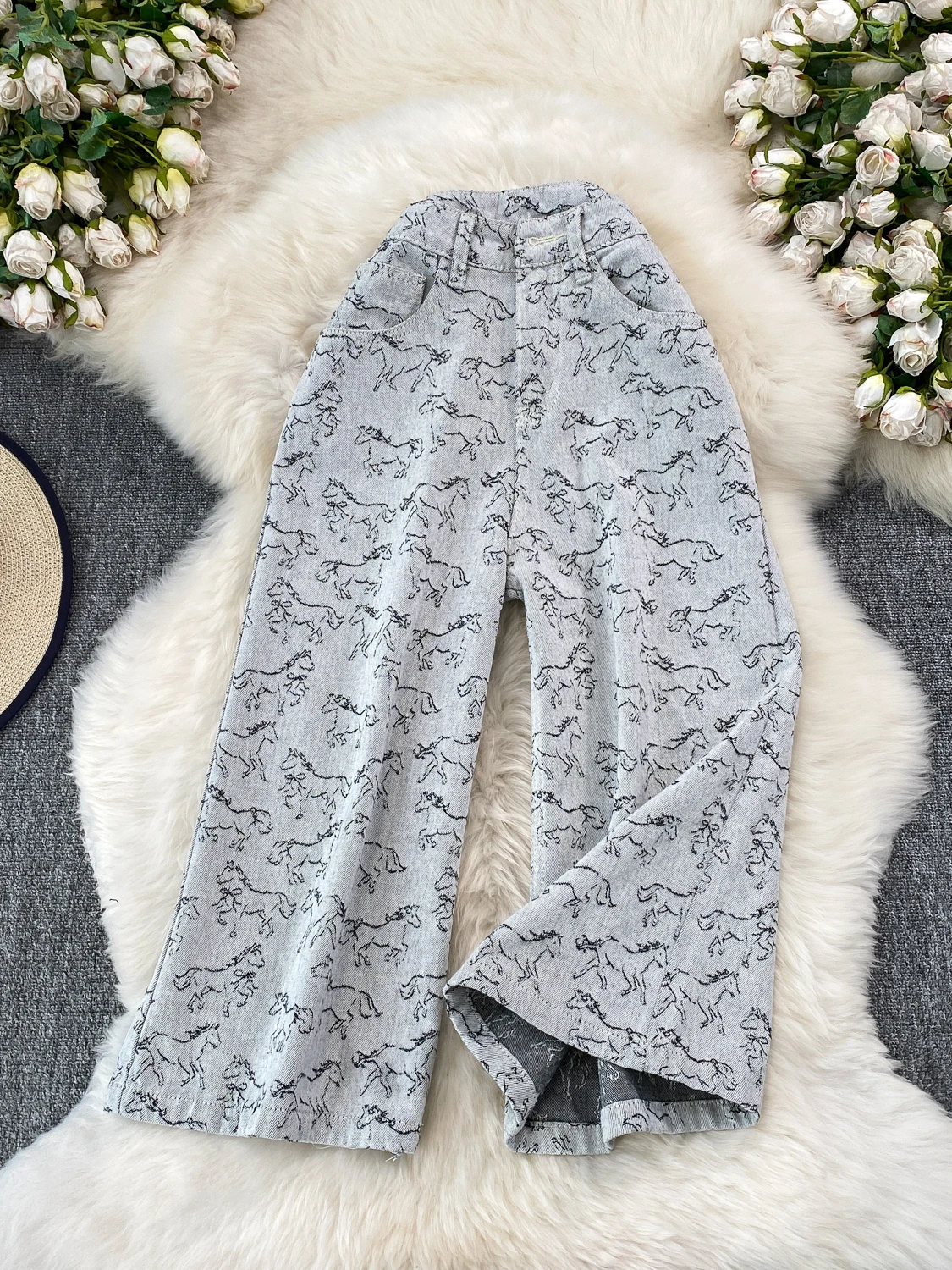 Fashionable High Waist Wide Leg Denim Pants Women's Loose Animal Print Straight Cut Trousers Retro American Style Casual Jeans
Fashionable High Waist Wide Leg Denim Pants Women's Loose Animal Print Straight Cut Trousers Retro American Style Casual Jeans