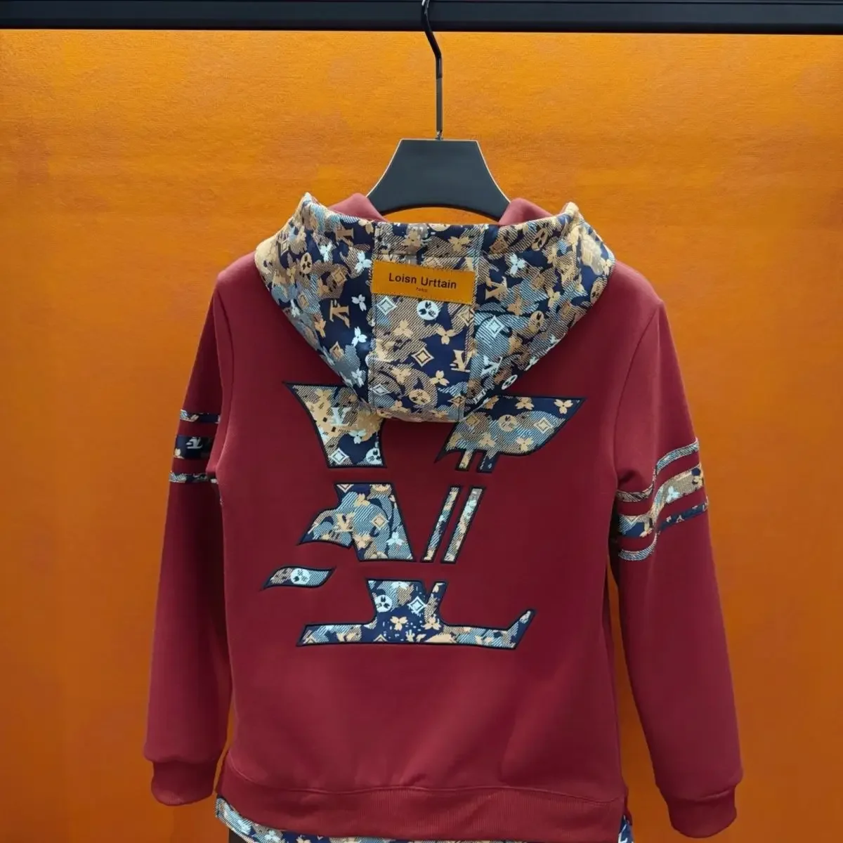 Winter fleece sweater heavy industry fashion fleece splicing embroidery men's semi-zipper hooded sweater 9987
Winter fleece sweater heavy industry fashion fleece splicing embroidery men's semi-zipper hooded sweater 9987