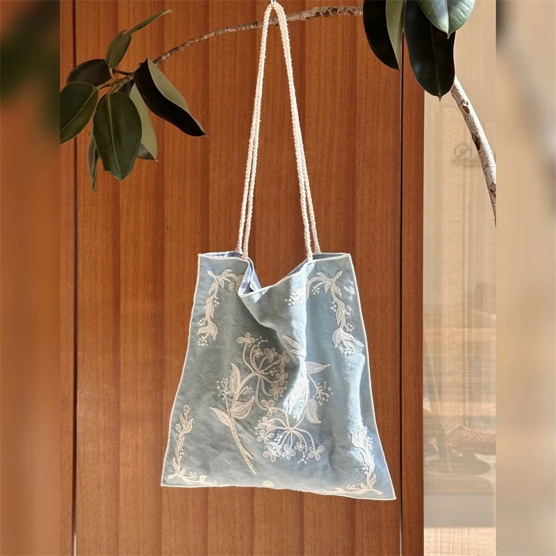 2025 New Niche Design Embroidery Fashion Versatile Handheld Single Shoulder Large Capacity Tote Bag
2025 New Niche Design Embroidery Fashion Versatile Handheld Single Shoulder Large Capacity Tote Bag
