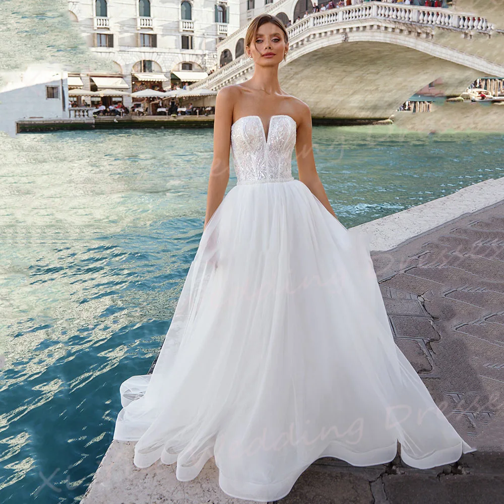 Graceful A Line Women's Wedding Dresses Classic Lace Appliques Bride Gowns Sexy Strapless Sleeveless Backless Vestido De Noivas
Graceful A Line Women's Wedding Dresses Classic Lace Appliques Bride Gowns Sexy Strapless Sleeveless Backless Vestido De Noivas