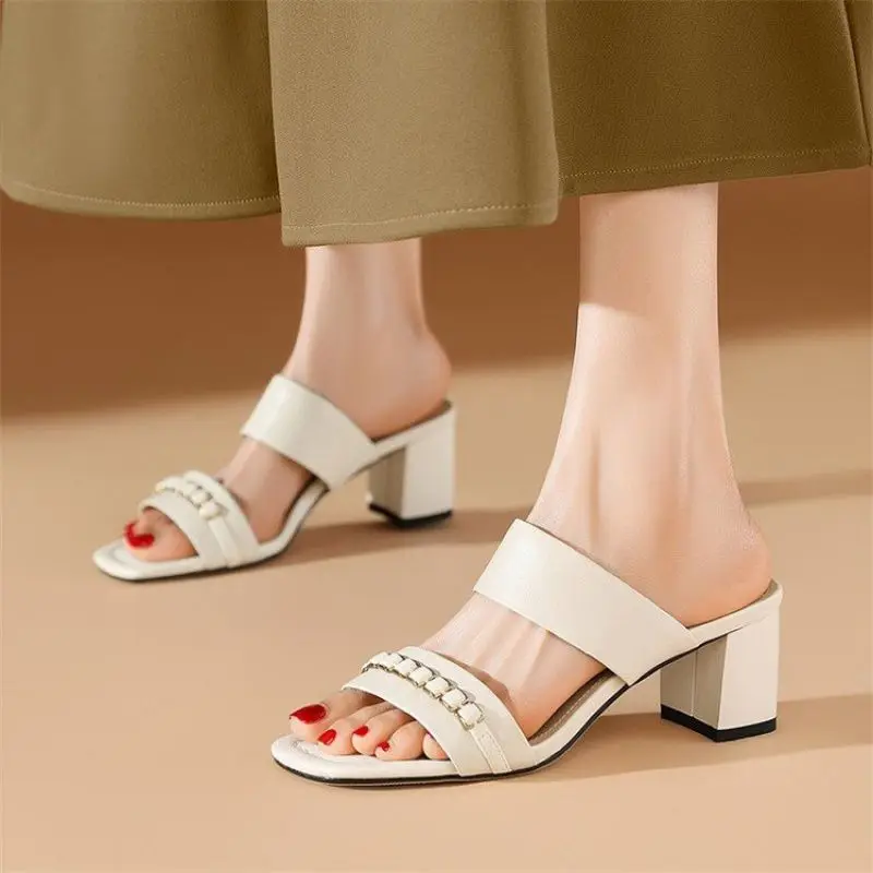 Women's New Summer Fashion Cool Slippers 2023 Sequin Rhinestone Outer Wear Women's Thick Heel Soft Leather Large Size40 Slippers
Women's New Summer Fashion Cool Slippers 2023 Sequin Rhinestone Outer Wear Women's Thick Heel Soft Leather Large Size40 Slippers