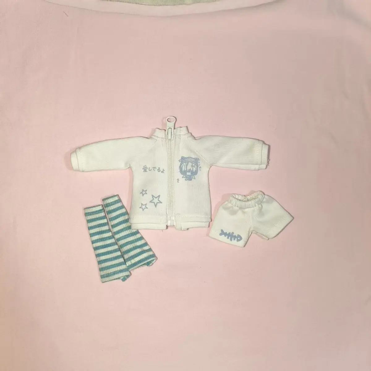 1/6 Doll's Clothes for Azone OB22 OB24 Doll Stand Up Collar Jacket Set Top+shorts+leg Covers Dress Up Doll Accessories, No Doll
1/6 Doll's Clothes for Azone OB22 OB24 Doll Stand Up Collar Jacket Set Top+shorts+leg Covers Dress Up Doll Accessories, No Doll