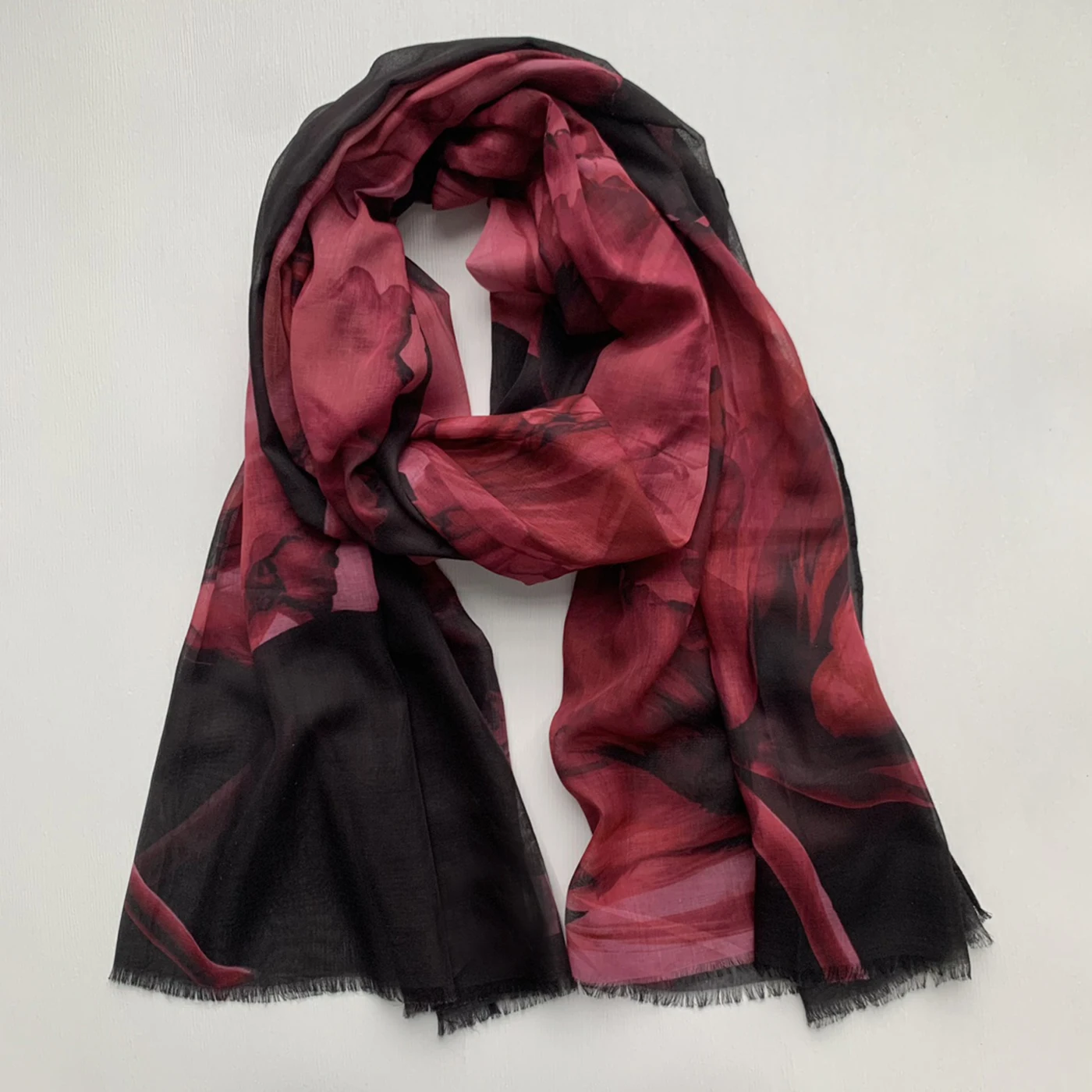Floral Print Silk Scarf Women's Rectangle Sunscreen Soft Shawl Versatile Fashionable Summer Accessory Casual Wear
Floral Print Silk Scarf Women's Rectangle Sunscreen Soft Shawl Versatile Fashionable Summer Accessory Casual Wear