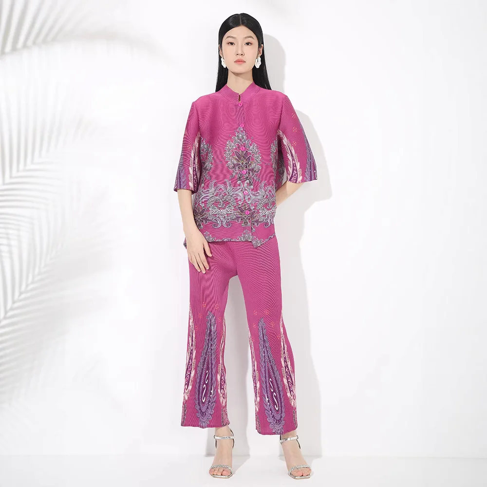 Miyake Style Pleated Fashion Suit Women 2025 New Printed Mid-sleeved Stand-collar Breasted Top + Straight Trousers Two-piece Set
Miyake Style Pleated Fashion Suit Women 2025 New Printed Mid-sleeved Stand-collar Breasted Top + Straight Trousers Two-piece Set