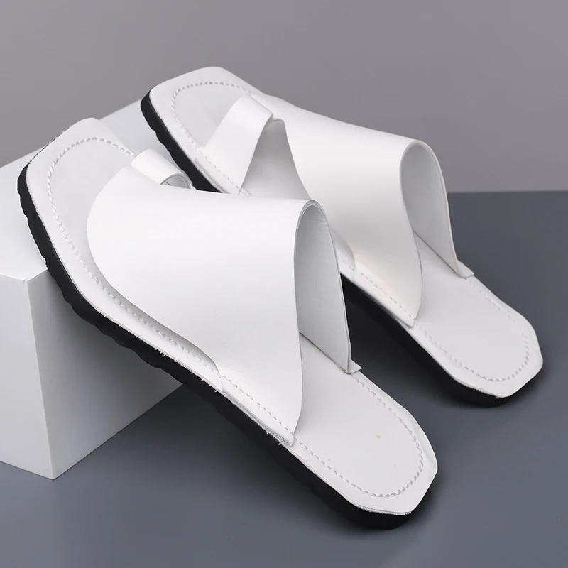 Легкие сандалии с открытым носком в минималистичном летнем стиле. Мягкий, приятный для кожи, дышащий, подходит для отдыха на пляже и прогулок.
Легкие сандалии с открытым носком в минималистичном летнем стиле. Мягкий, приятный для кожи, дышащий, подходит для отдыха на пляже и прогулок.