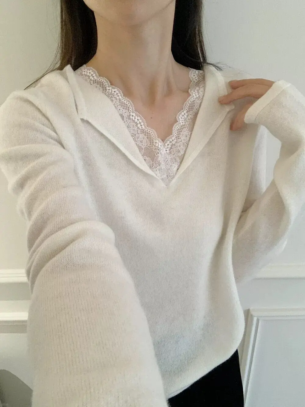 Lace Trim V-Neck Knitted Base Shirt Women's Spring High-End Sensation White Top Slimming Beautiful Inner Wear Sweater
Lace Trim V-Neck Knitted Base Shirt Women's Spring High-End Sensation White Top Slimming Beautiful Inner Wear Sweater