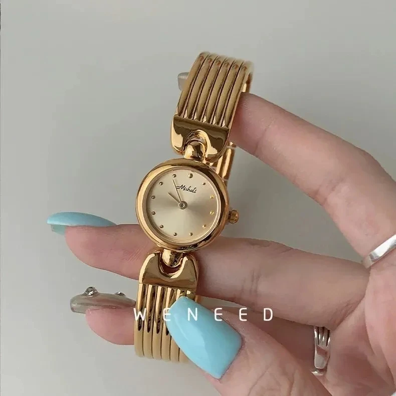 Mode Eenvoud Temperament Kettinghorloge Voor damesmeisje Kettinghorlogeband horloge Damesaccessoires groothandel
Mode Eenvoud Temperament Kettinghorloge Voor damesmeisje Kettinghorlogeband horloge Damesaccessoires groothandel