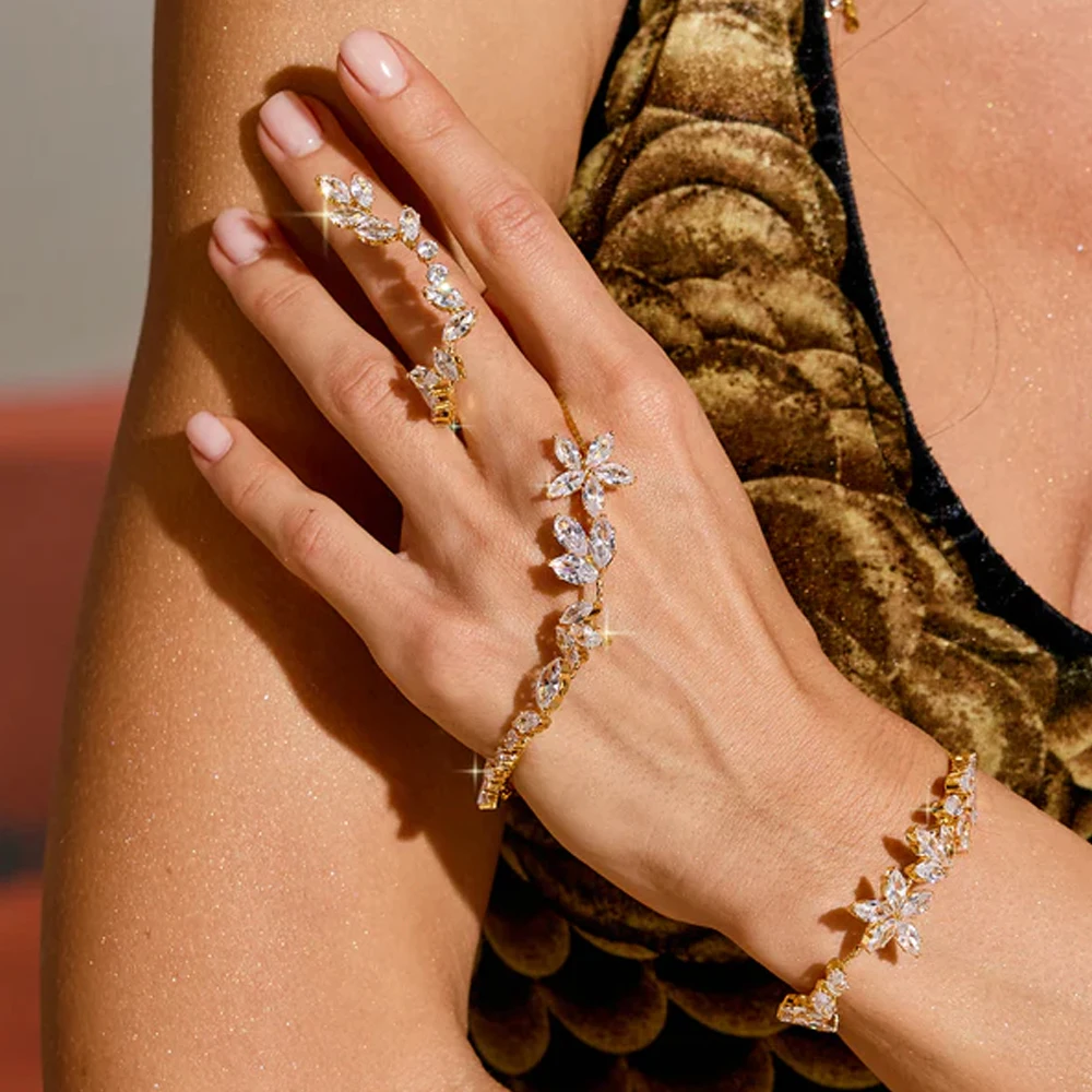 Luxury Flower Zircon Finger Bangle Bracelet Wedding Accessories 2024 Creative Bridal Hand Jewelry Bracelet for Women Adjustable
Luxury Flower Zircon Finger Bangle Bracelet Wedding Accessories 2024 Creative Bridal Hand Jewelry Bracelet for Women Adjustable