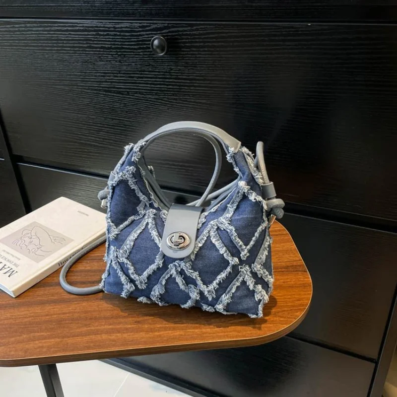 Модная кожаная сумка-мессенджер для женщин, дизайнерская сумка через плечо, элегантная сумка-тоут, стильный женский люксовый бренд
Модная кожаная сумка-мессенджер для женщин, дизайнерская сумка через плечо, элегантная сумка-тоут, стильный женский люксовый бренд