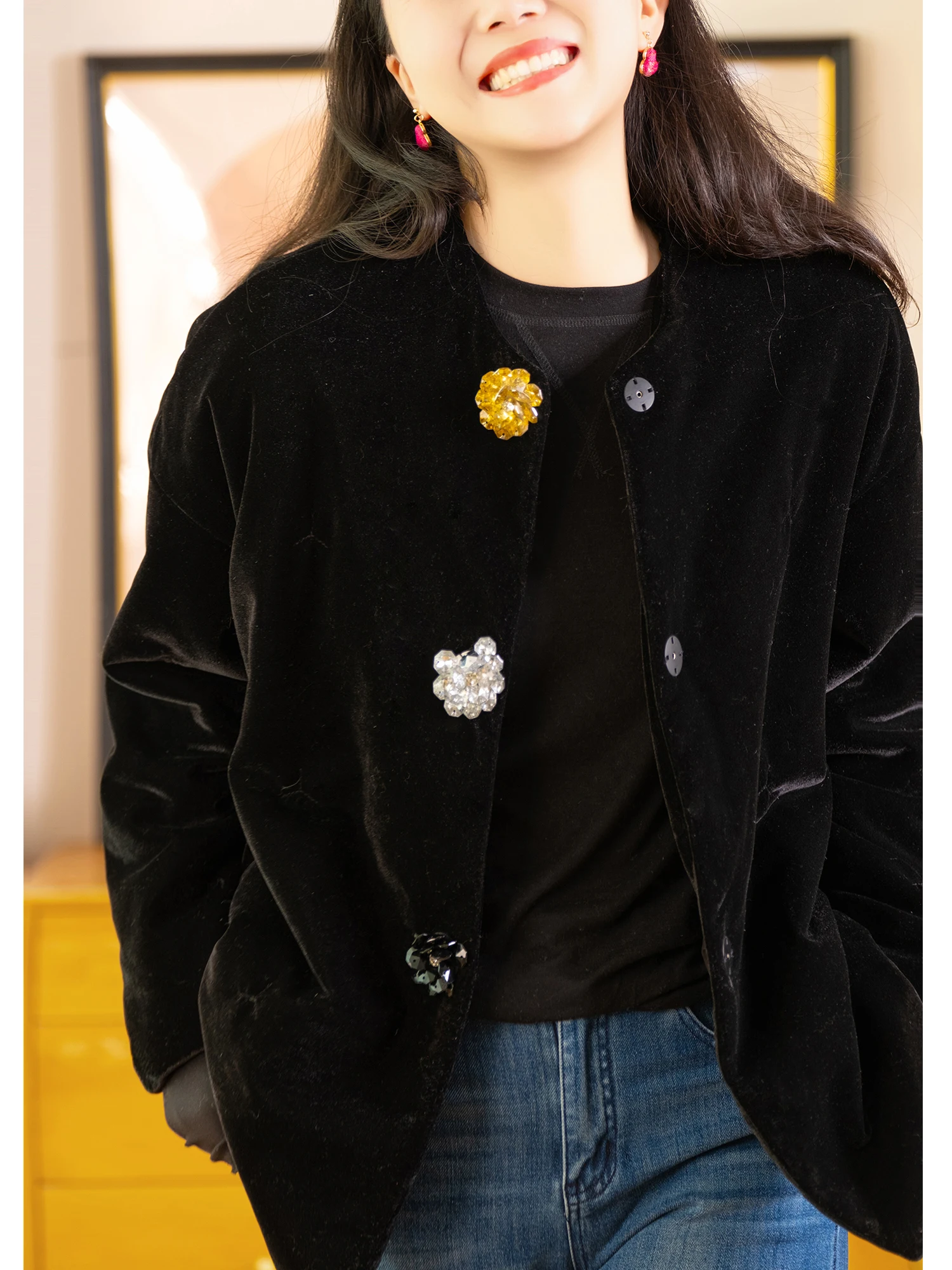 Утепленное повседневное свободное пальто из хлопка с бархатной подкладкой и пуговицами из хлопка с кристаллами в виде цветов, зимняя верхняя одежда
Утепленное повседневное свободное пальто из хлопка с бархатной подкладкой и пуговицами из хлопка с кристаллами в виде цветов, зимняя верхняя одежда