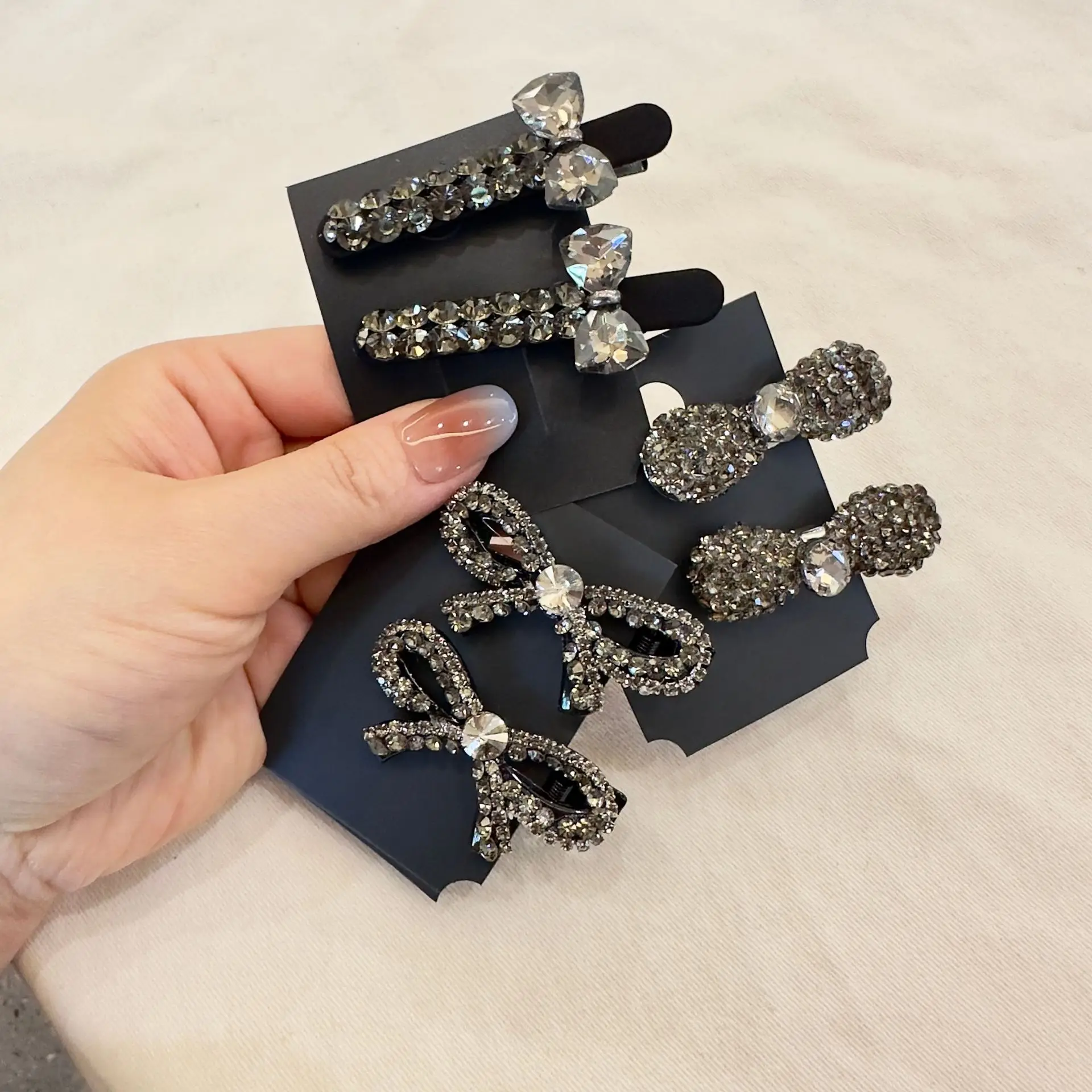 Bow Rhinestone Crystal Hair Clips Metal Hairpin Fashion Hair Bow Barrettes Accessories for Girls and Women
Bow Rhinestone Crystal Hair Clips Metal Hairpin Fashion Hair Bow Barrettes Accessories for Girls and Women