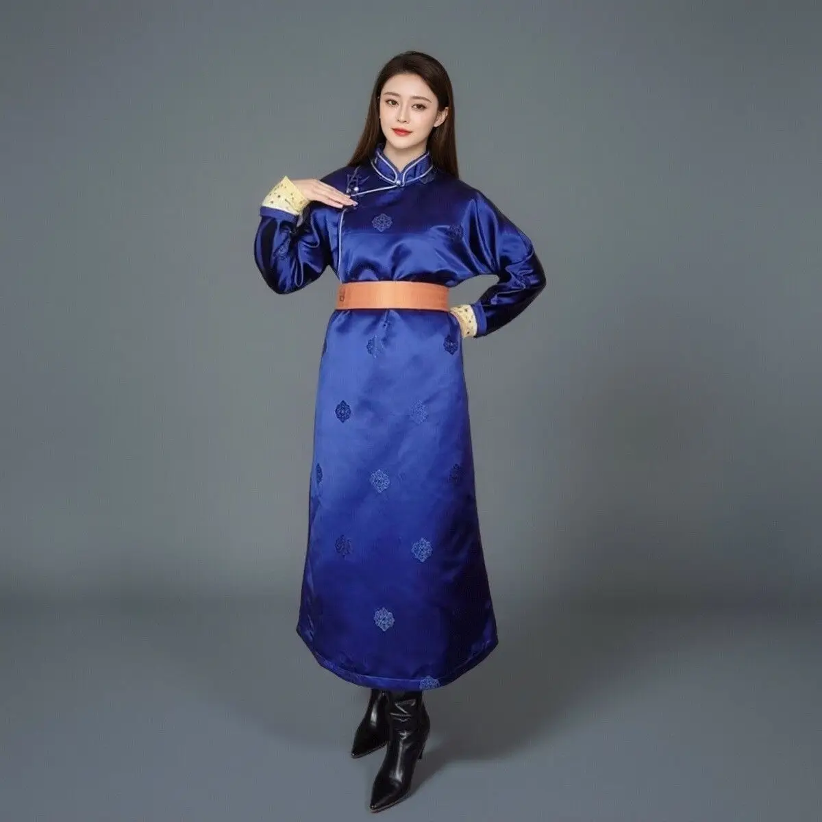 Женское платье в этническом стиле, новый Cheongsam с воротником-стойкой и длинными рукавами, Pure Desire, древний полный комплект, монгольский халат
Женское платье в этническом стиле, новый Cheongsam с воротником-стойкой и длинными рукавами, Pure Desire, древний полный комплект, монгольский халат