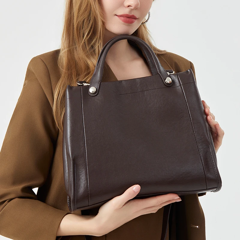 Весенняя женская винтажная сумка-тоут из натуральной воловьей кожи 2026 года, дизайнерская, класса люкс, большая вместимость, на плечо, кроссбоди
Весенняя женская винтажная сумка-тоут из натуральной воловьей кожи 2026 года, дизайнерская, класса люкс, большая вместимость, на плечо, кроссбоди