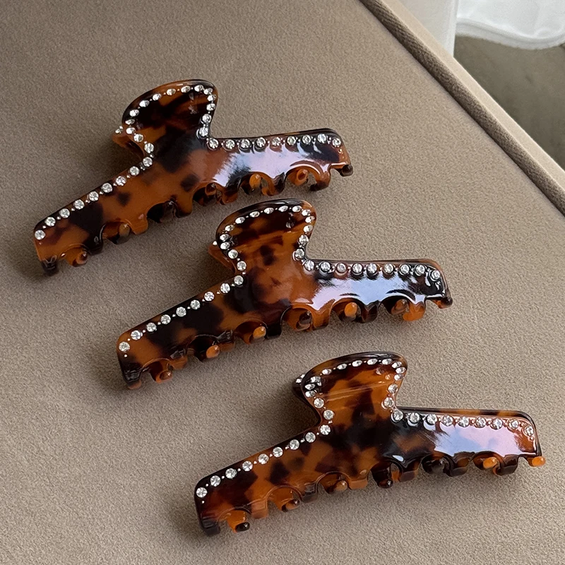French High-quality Sparkling Hair Claw Large Diamond-encrusted Acetate Shark Clip Classic Temperament Ponytail Hair Accessories
French High-quality Sparkling Hair Claw Large Diamond-encrusted Acetate Shark Clip Classic Temperament Ponytail Hair Accessories
