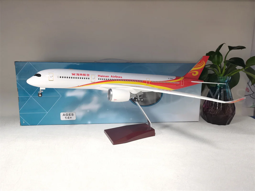 Масштаб 1:142, 47 см, Airbus A350, комплекты моделей самолета Хайнань, дисплей, литой под давлением самолет со светодиодной подсветкой для коллекции
Масштаб 1:142, 47 см, Airbus A350, комплекты моделей самолета Хайнань, дисплей, литой под давлением самолет со светодиодной подсветкой для коллекции