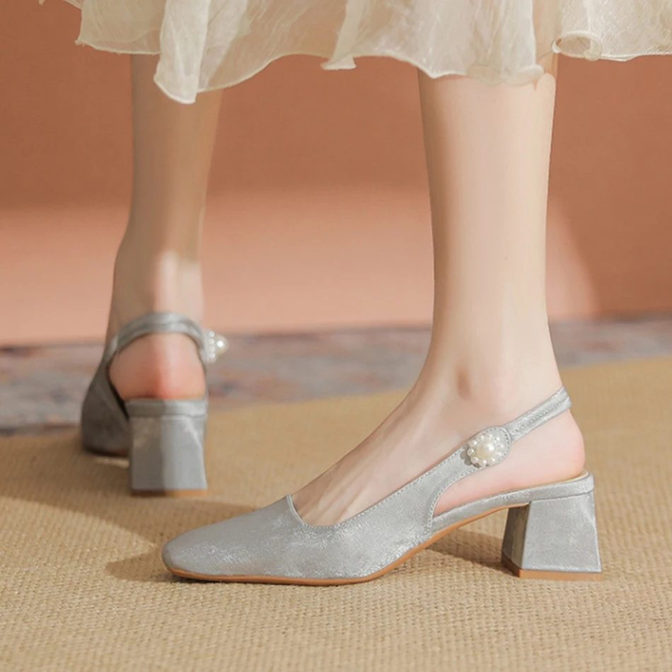 Легкие роскошные женские туфли ручной работы в китайском стиле, туфли на среднем каблуке из тисненого шелка, квадратный носок, толстый каблук, босоножки с открытым носком
Легкие роскошные женские туфли ручной работы в китайском стиле, туфли на среднем каблуке из тисненого шелка, квадратный носок, толстый каблук, босоножки с открытым носком