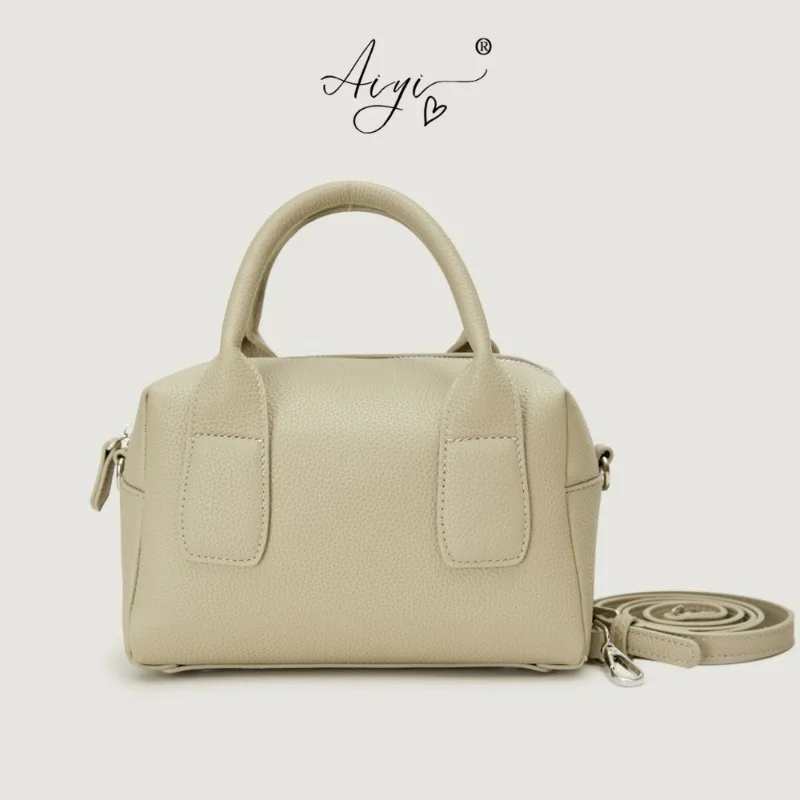 New Trendy Versatile Women's Bag - Subtle Luxury Square Crossbody Bag with Simple and Sophisticated Design for Commuting
New Trendy Versatile Women's Bag - Subtle Luxury Square Crossbody Bag with Simple and Sophisticated Design for Commuting