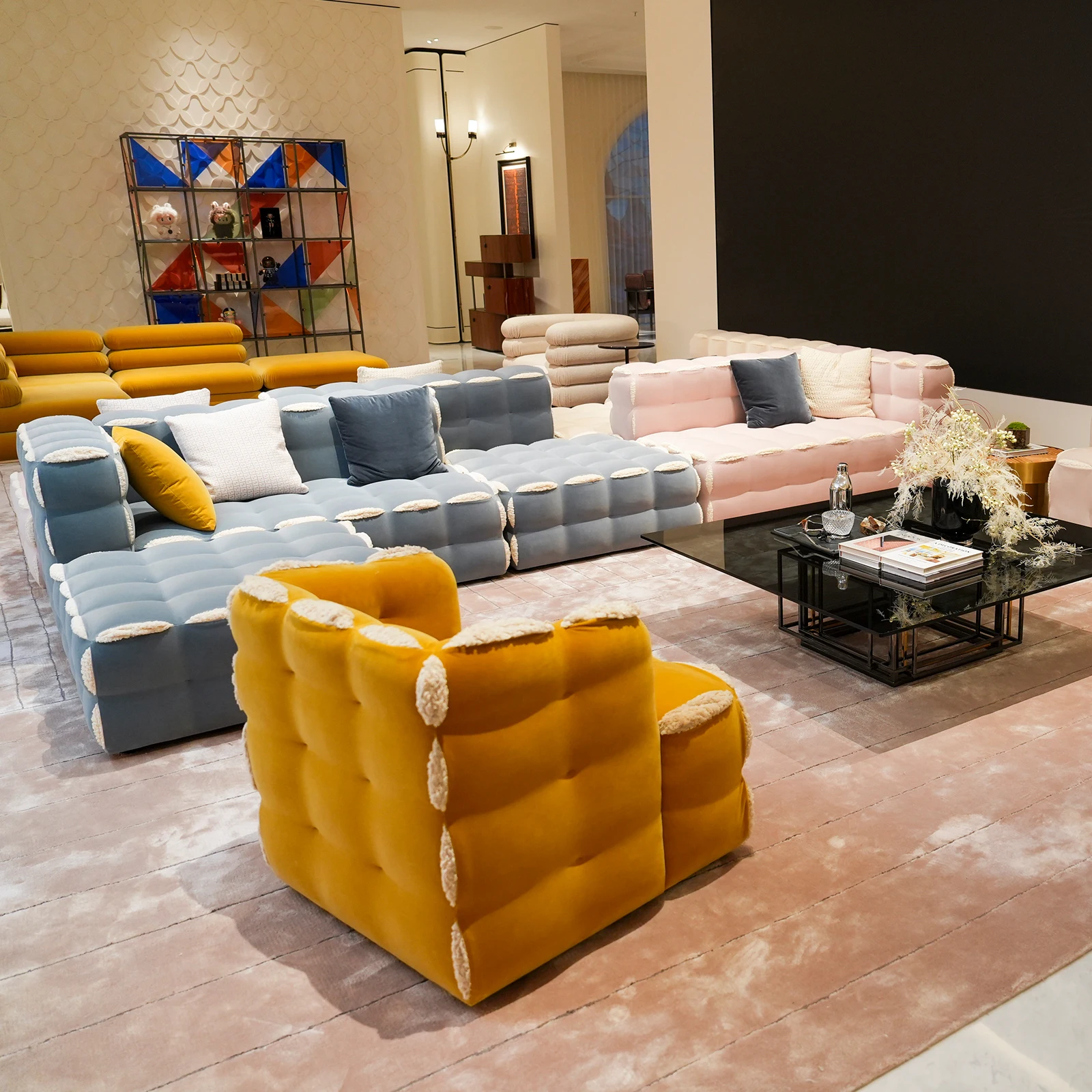 #Light Luxury Living Room Furniture Modular Sectional Sofa Set Velvet Fabric High Density Sponge Couch Sofa for Apartment Villa
#Light Luxury Living Room Furniture Modular Sectional Sofa Set Velvet Fabric High Density Sponge Couch Sofa for Apartment Villa