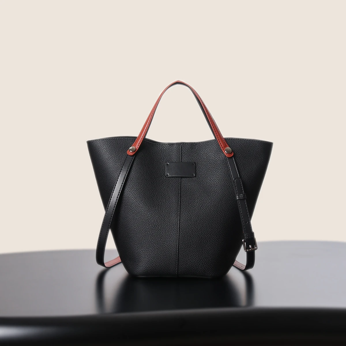 Large Capacity Women Bucket Bag 2025 New Bucket bag Retro Genuine Leather Tote Ladies Elegant Handbags Woman Shoulder Bag
Large Capacity Women Bucket Bag 2025 New Bucket bag Retro Genuine Leather Tote Ladies Elegant Handbags Woman Shoulder Bag